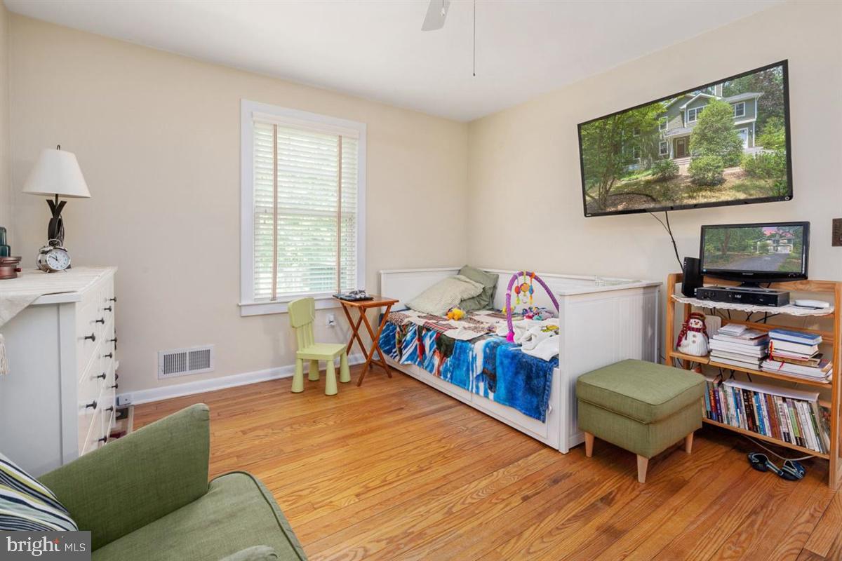 HILLSMERE SHORES - Residential