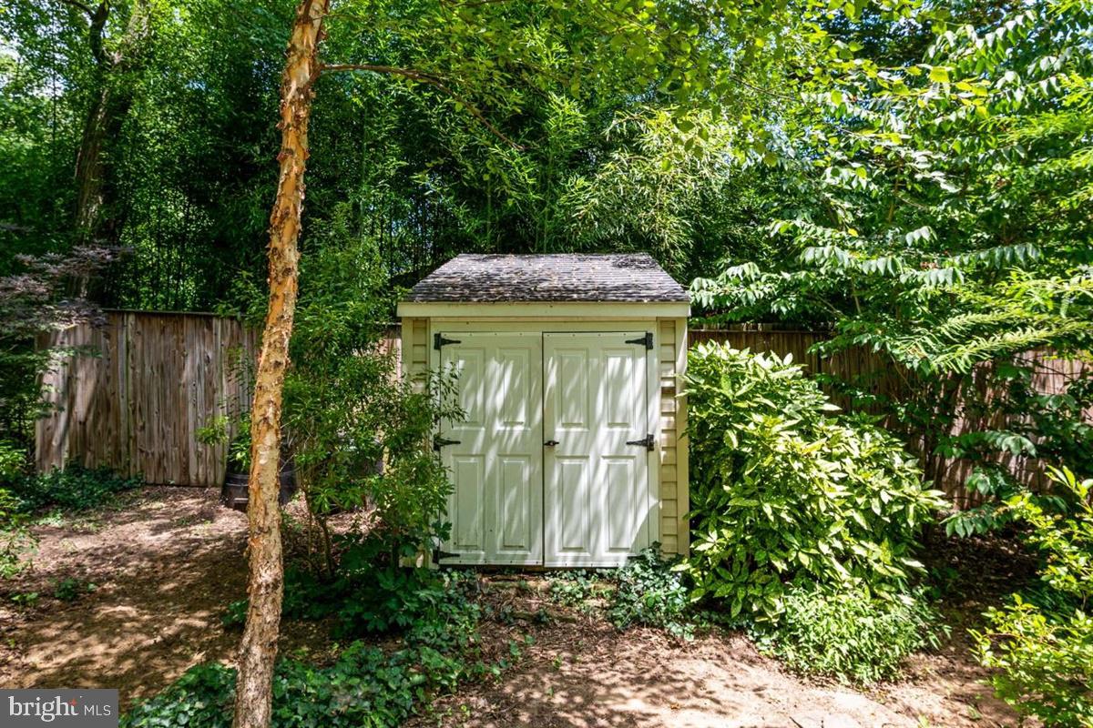 HILLSMERE SHORES - Residential