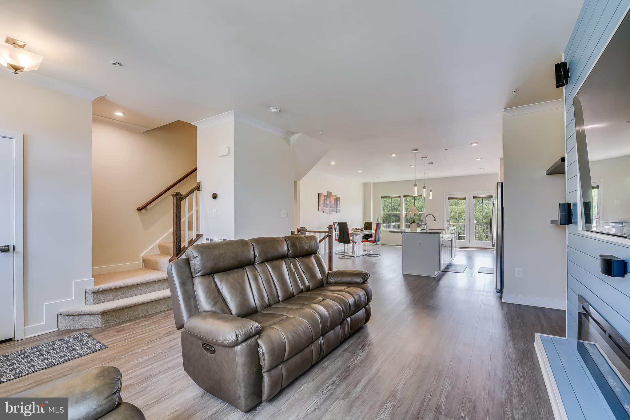 LAKE LINGANORE TOWN CENTER - Residential