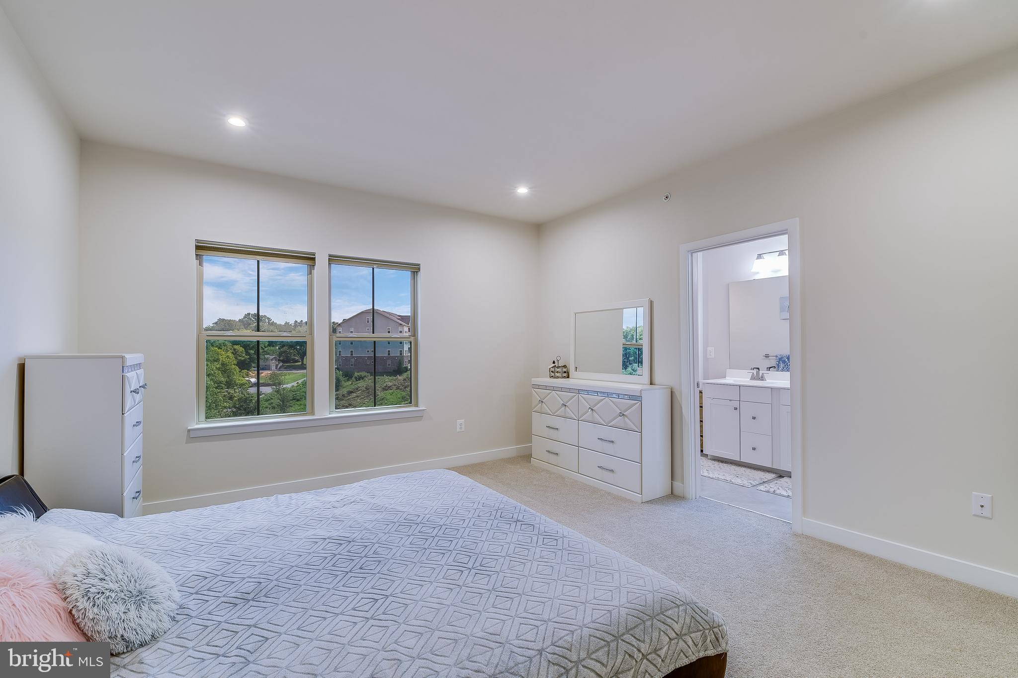 LAKE LINGANORE TOWN CENTER - Residential