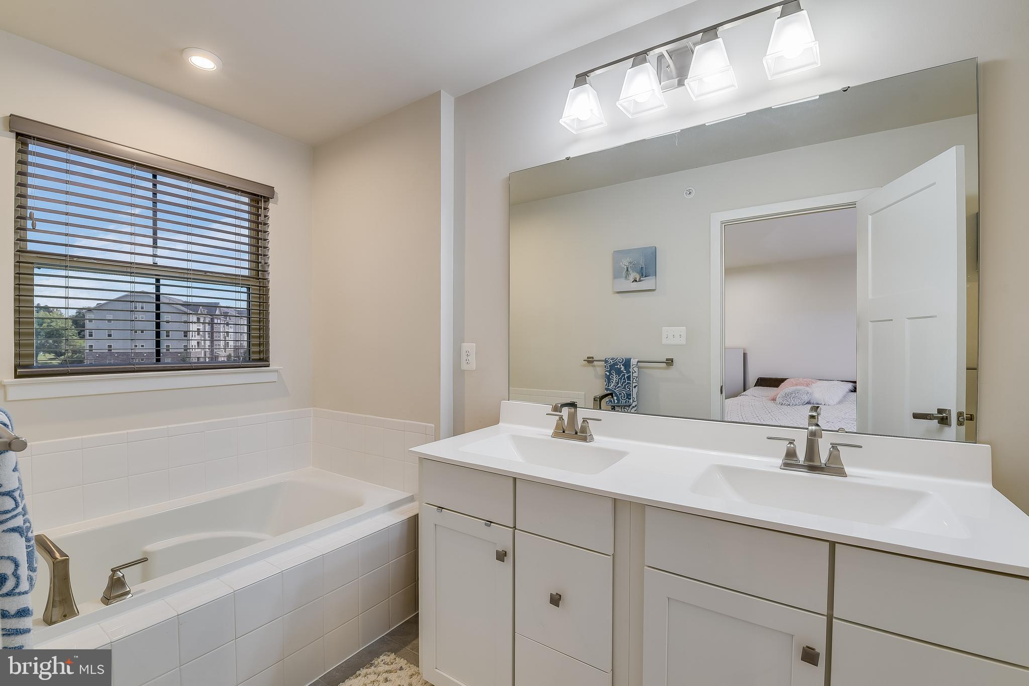 LAKE LINGANORE TOWN CENTER - Residential