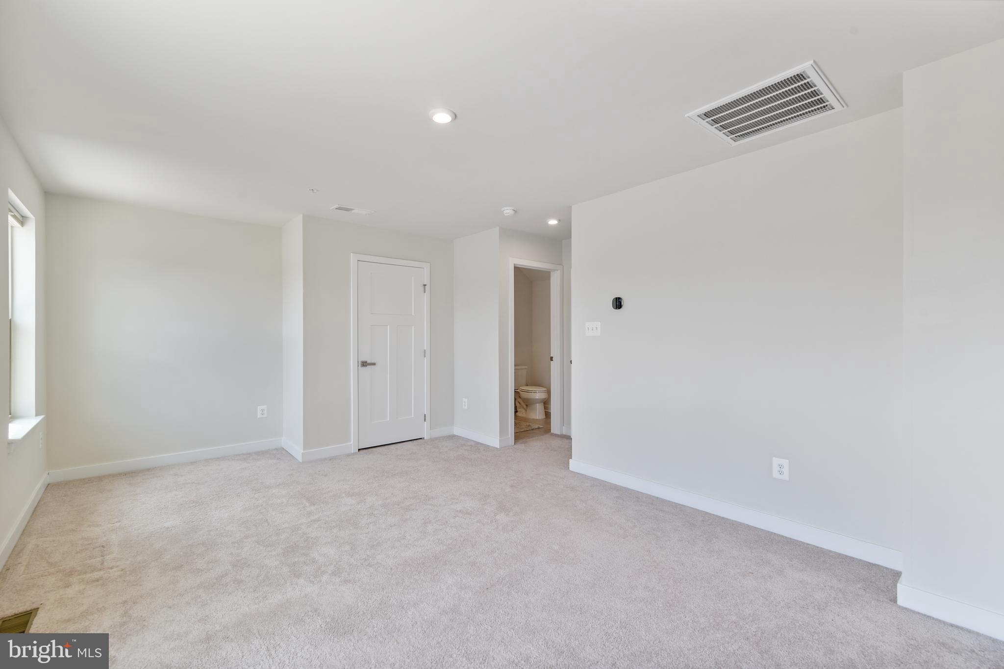 LAKE LINGANORE TOWN CENTER - Residential