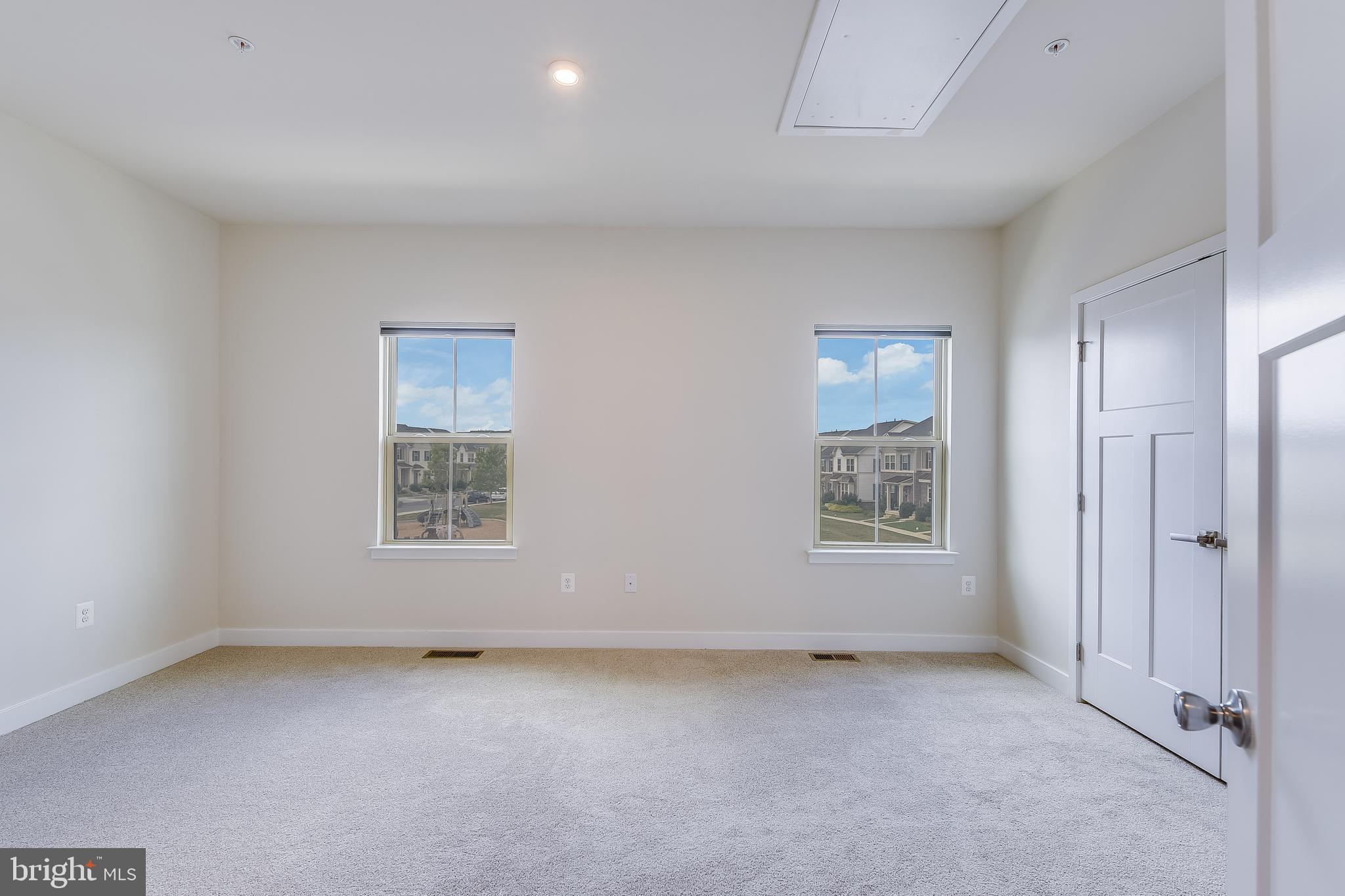 LAKE LINGANORE TOWN CENTER - Residential