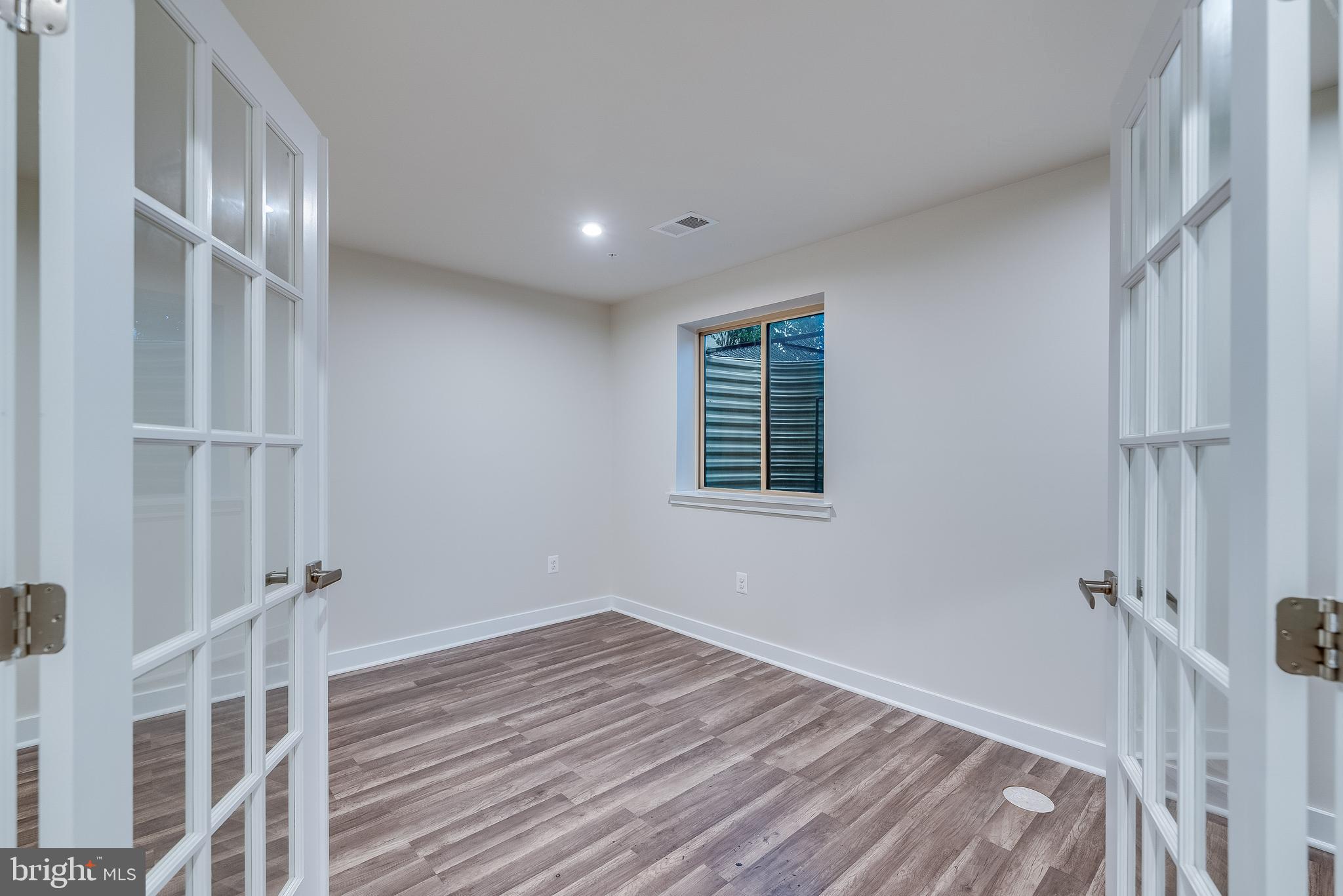 LAKE LINGANORE TOWN CENTER - Residential