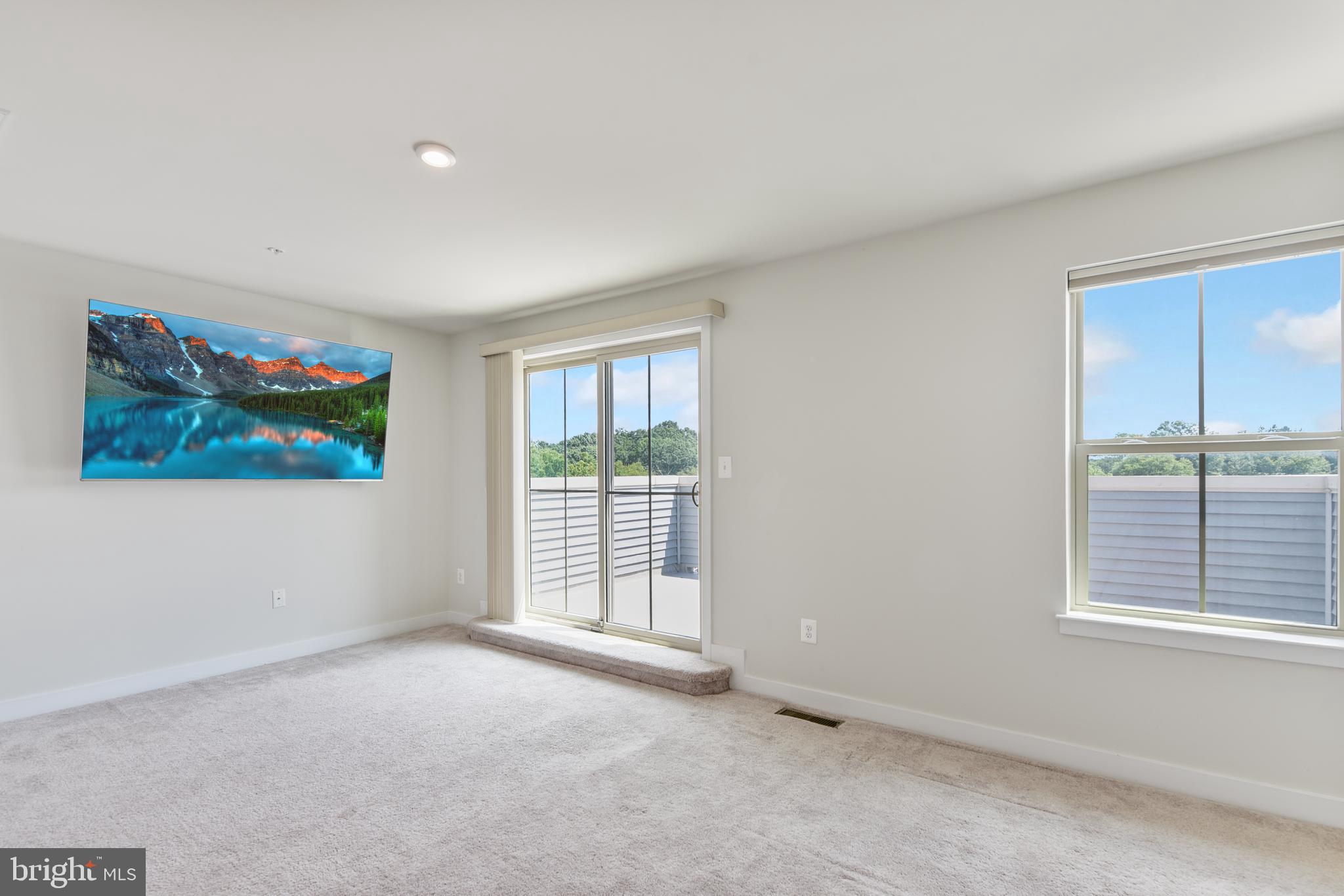 LAKE LINGANORE TOWN CENTER - Residential