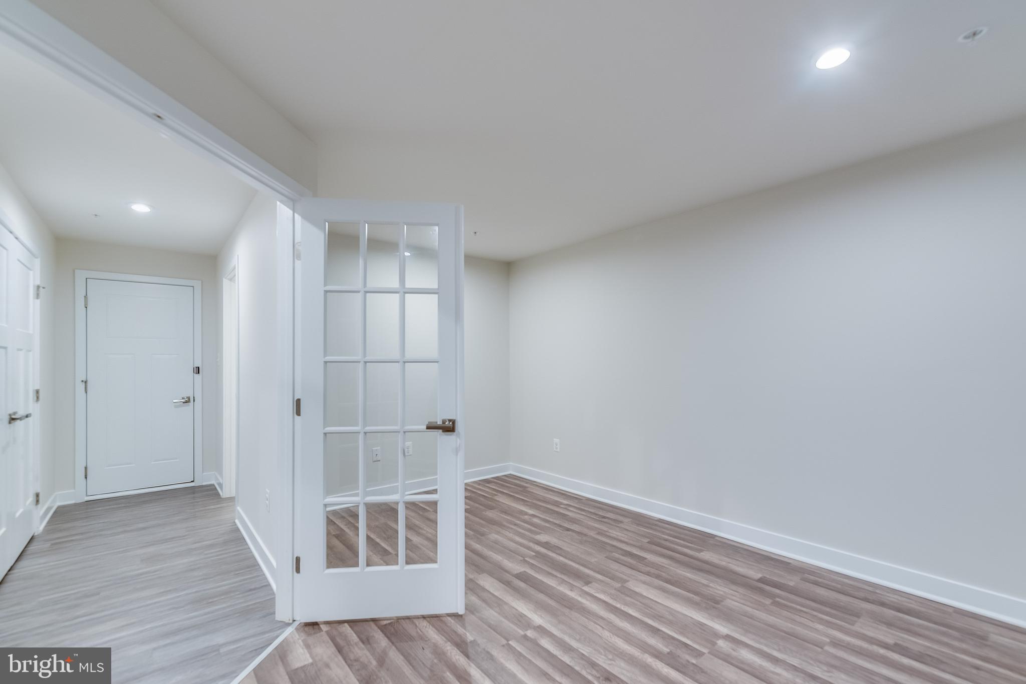 LAKE LINGANORE TOWN CENTER - Residential