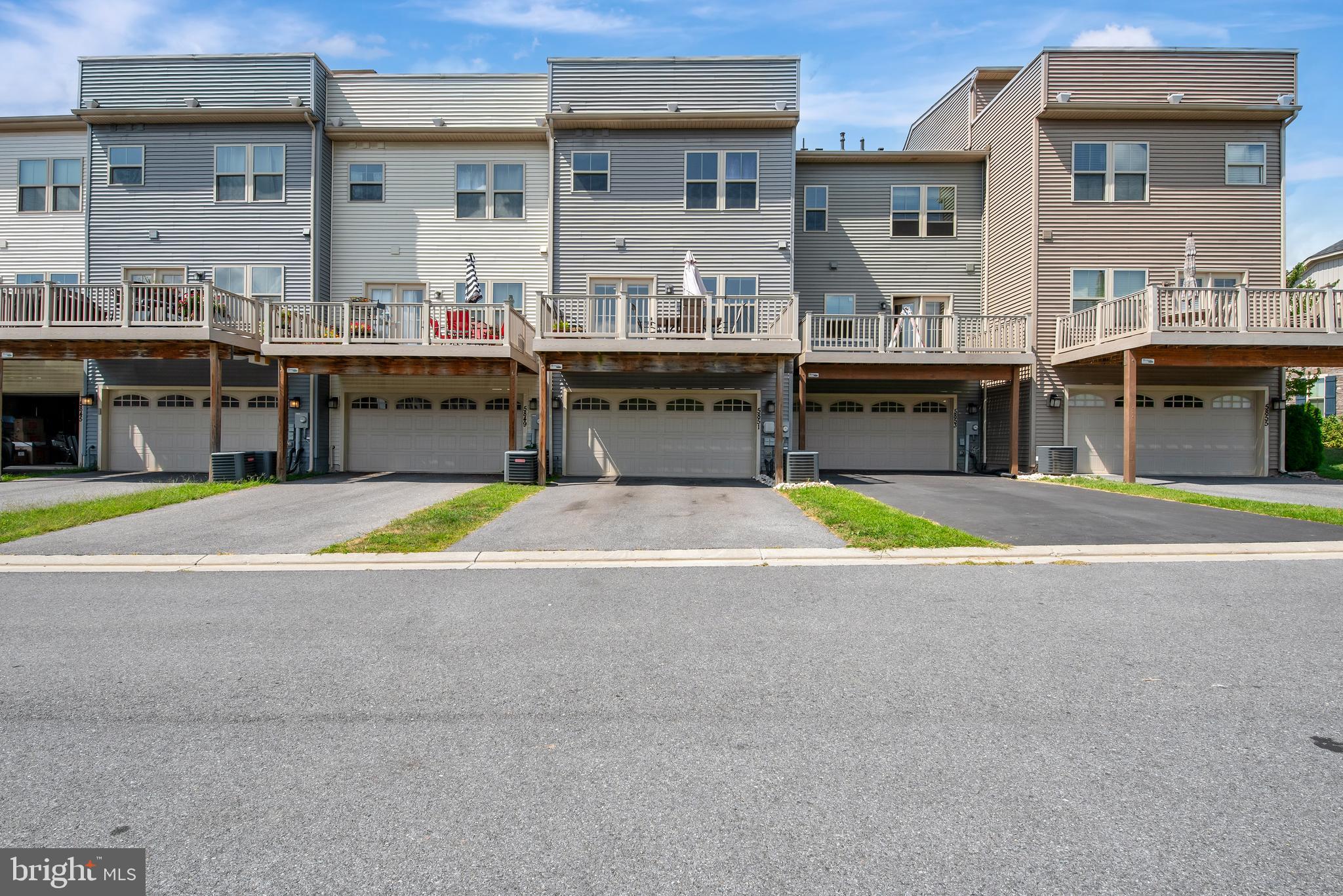 LAKE LINGANORE TOWN CENTER - Residential