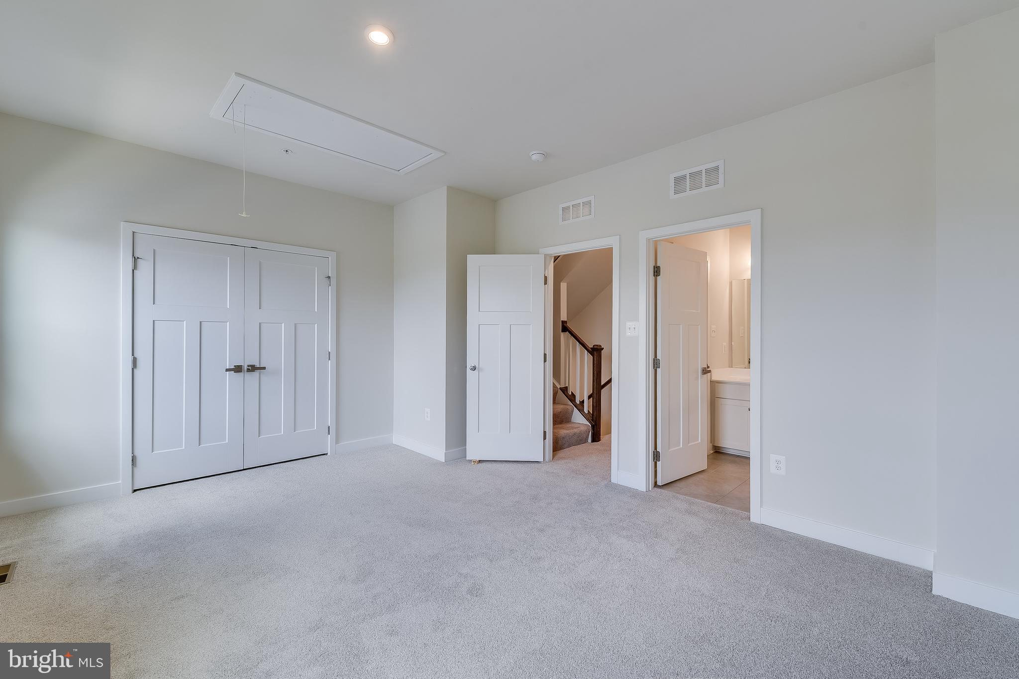 LAKE LINGANORE TOWN CENTER - Residential