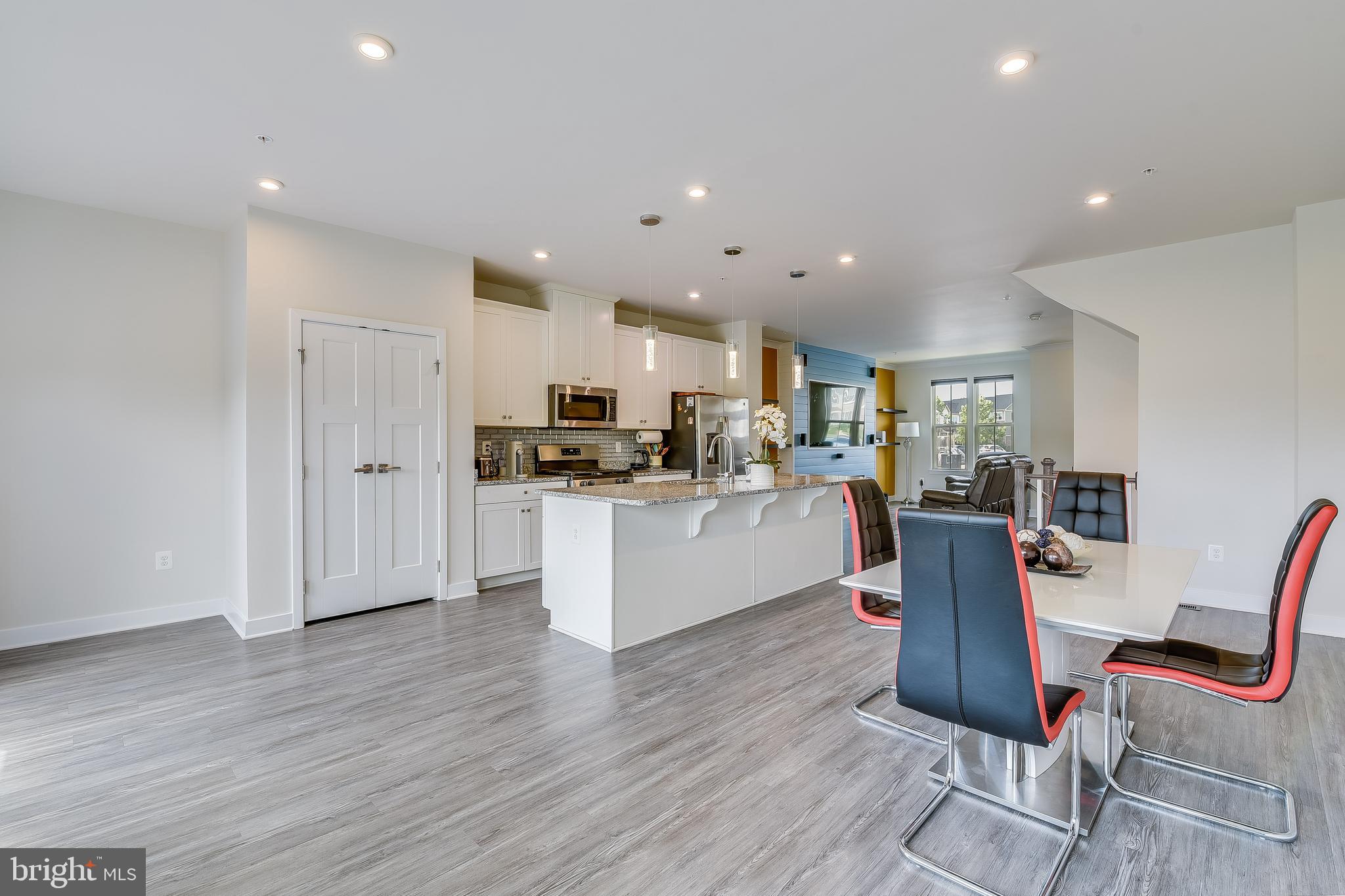 LAKE LINGANORE TOWN CENTER - Residential