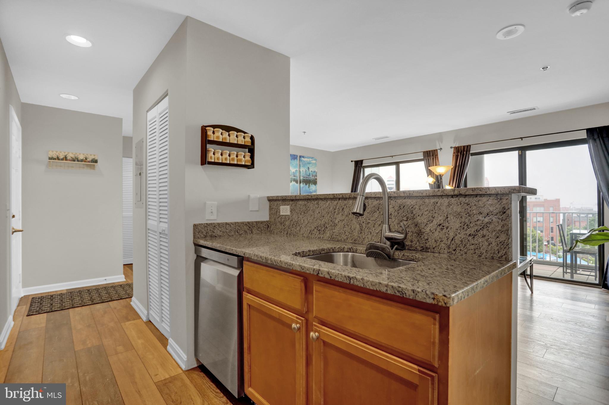 LIGHTHOUSE POINT EAST - Residential