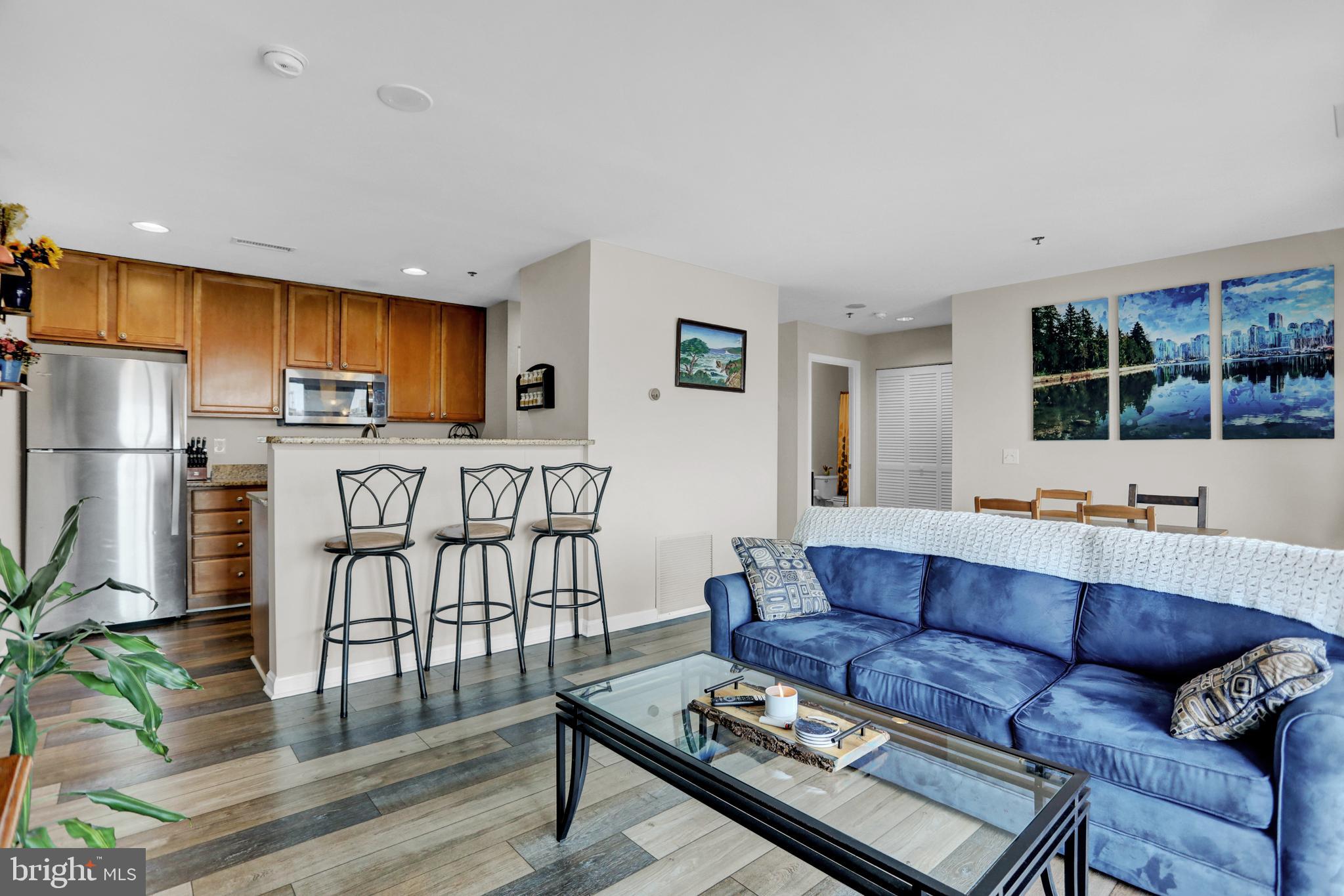 LIGHTHOUSE POINT EAST - Residential