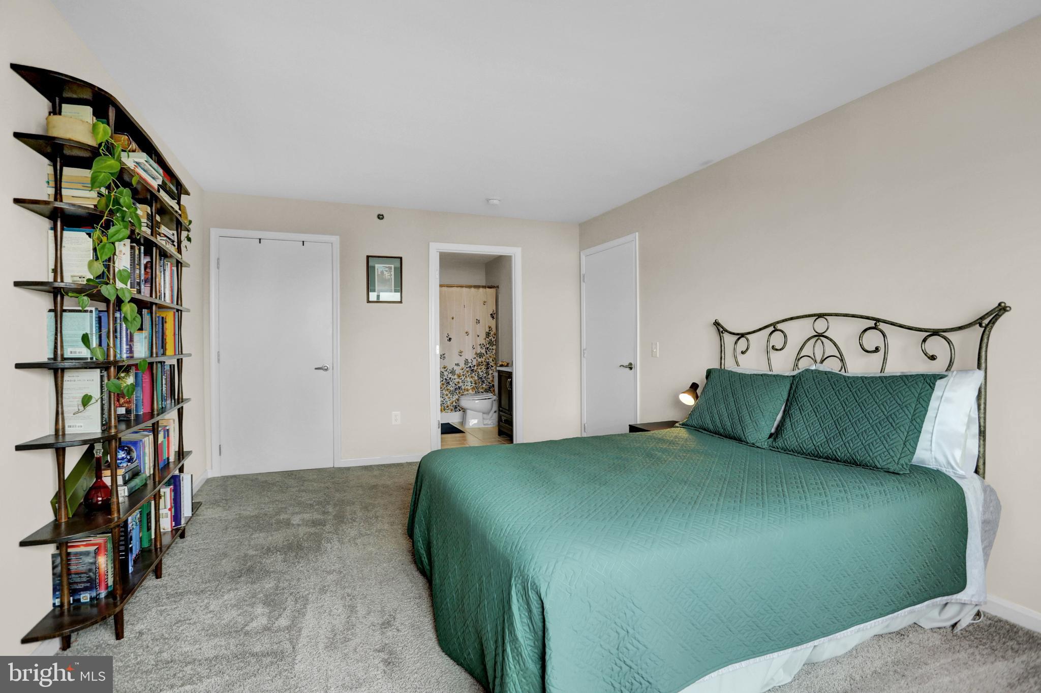 LIGHTHOUSE POINT EAST - Residential