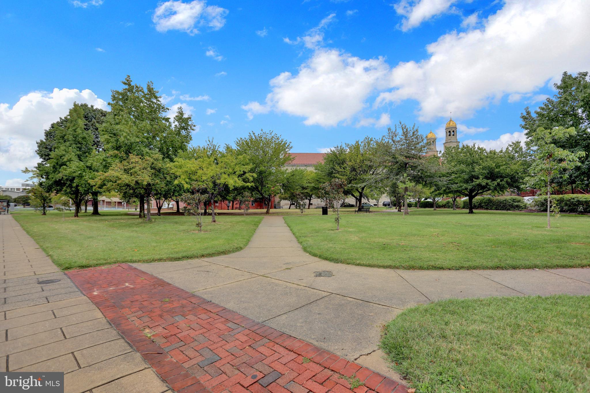 LIGHTHOUSE POINT EAST - Residential