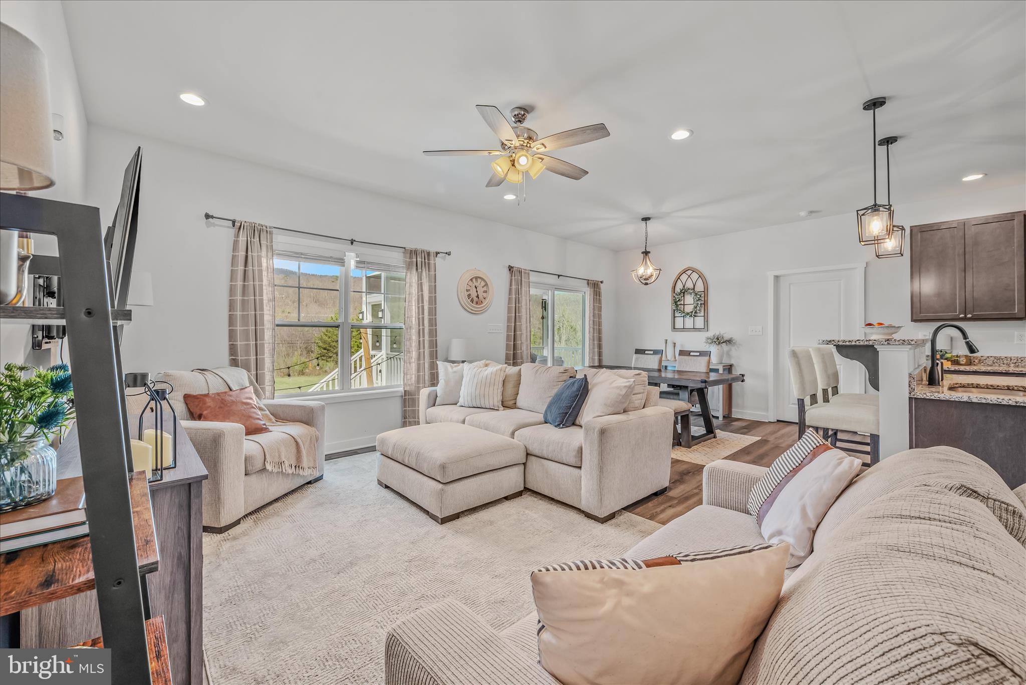 POINT VIEW ESTATES - Residential