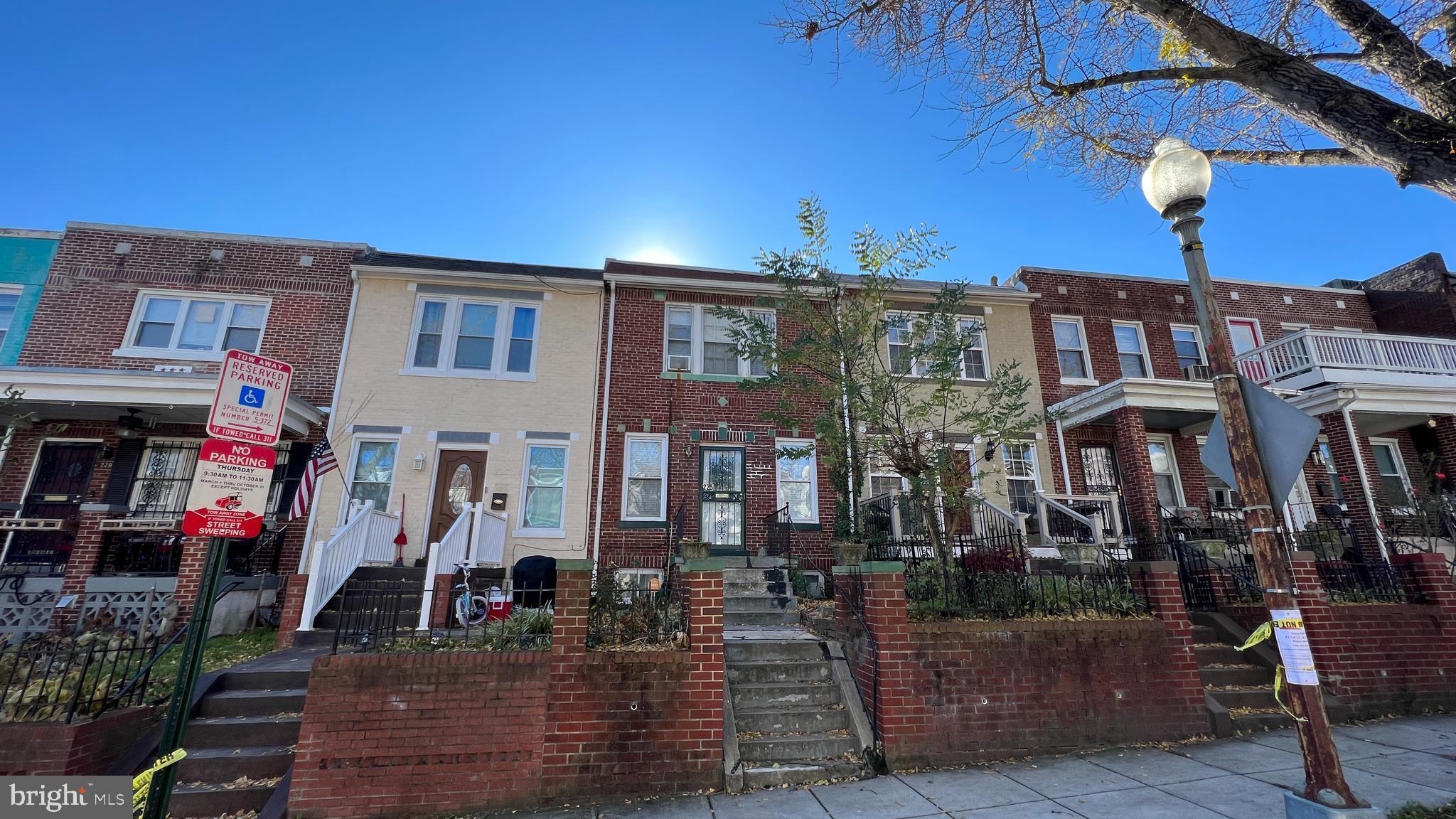 225 CROMWELL TERRACE NE