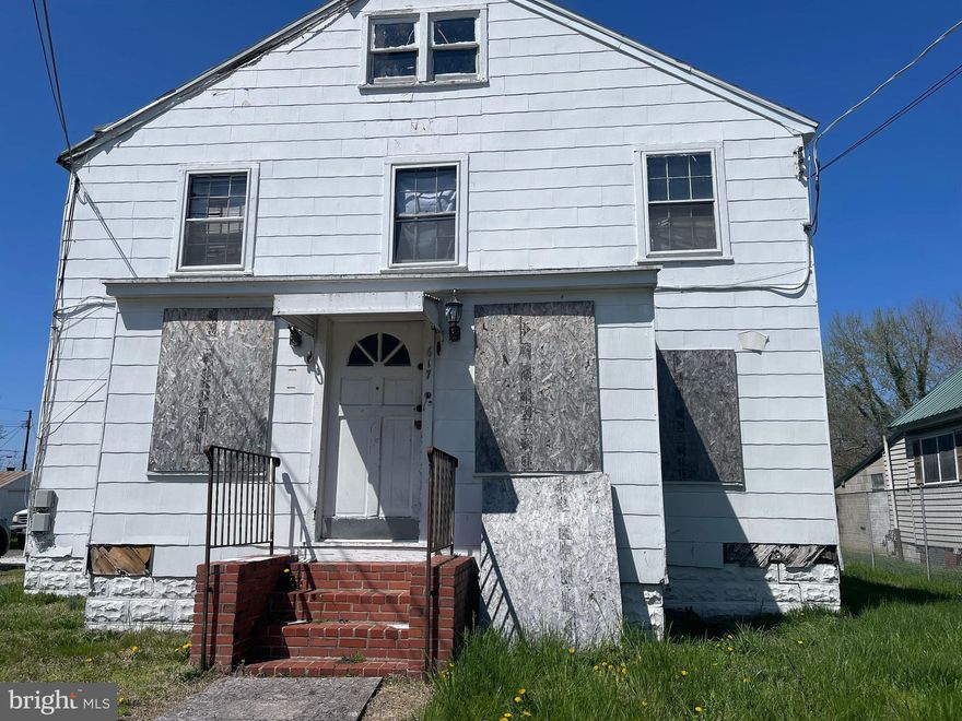 ONLINE AUCTION: Bidding begins 4/11/2025 @ 10:00 AM. Bidding ends 4/15/2025 @ 11:10 AM. List Price is Suggested Opening Bid. Deposit: $7,500. LARGE +/- 5,580 SF Detached Building located in the Cambridge area of Dorchester County. Property is located on a LARGE +/- 10,650 SF Lot. JUST MINUTES to the Choptank River, River Marsh Golf Club, Gerry Boyle Park, Long Wharf Park, and the numerous attractions of the Downtown Cambridge area. Easy access to major traffic artery MD Route 50 (Ocean Gateway) and Washington St. Property believed to have been previously set up as sixteen unit rooming house. Property includes 10 electric metrics per Delmarva Power.