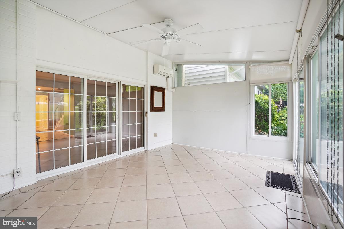 LEISURE WORLD - Residential