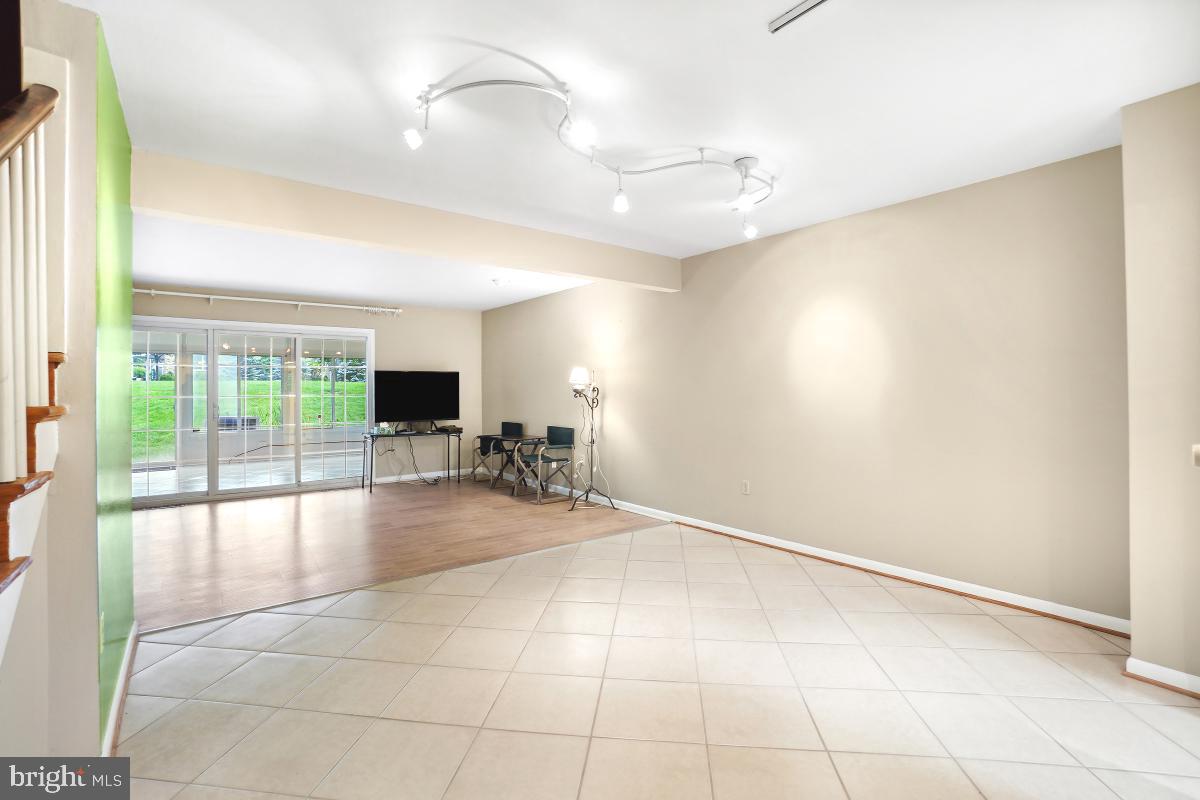 LEISURE WORLD - Residential