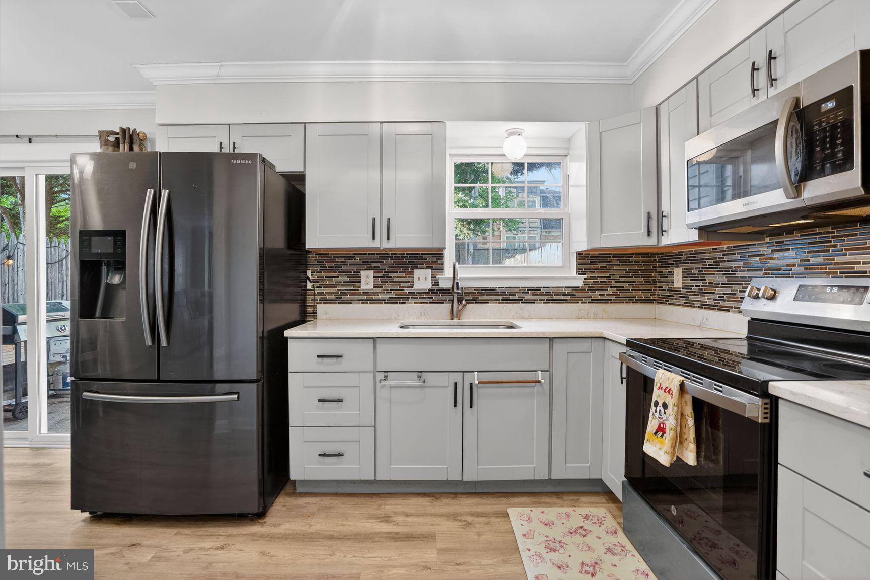 7662 LEE LANDING DRIVE