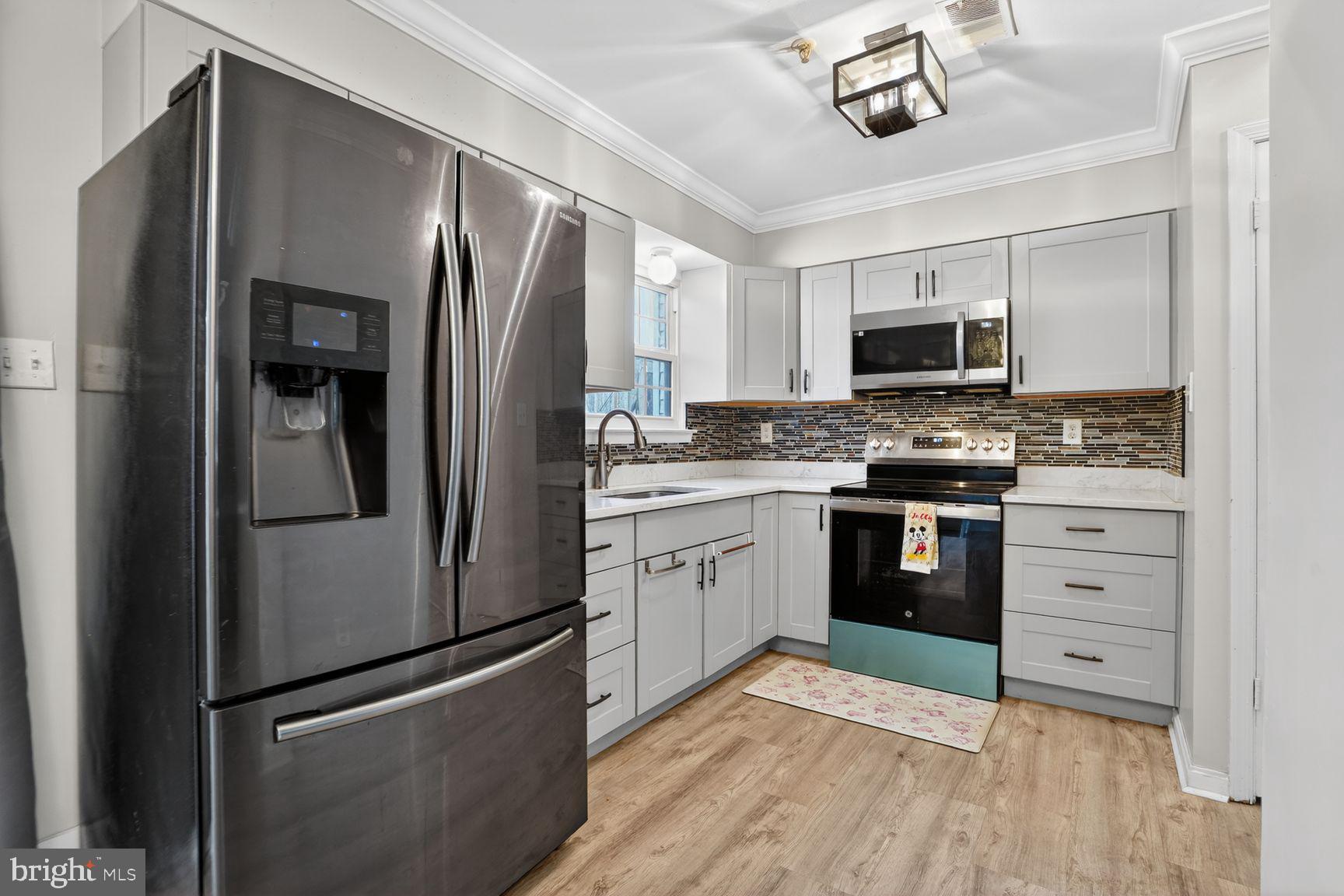 7662 LEE LANDING DRIVE