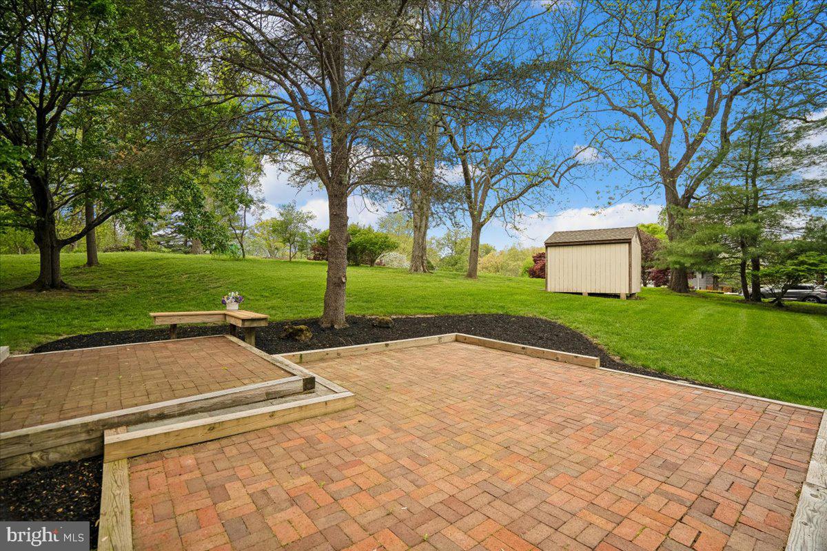 MEADOWBROOK - Residential