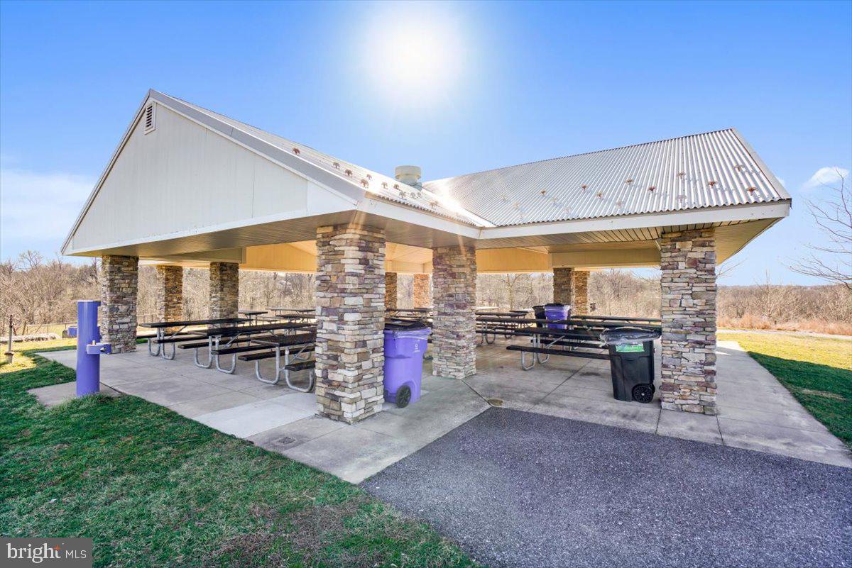 MEADOWBROOK - Residential
