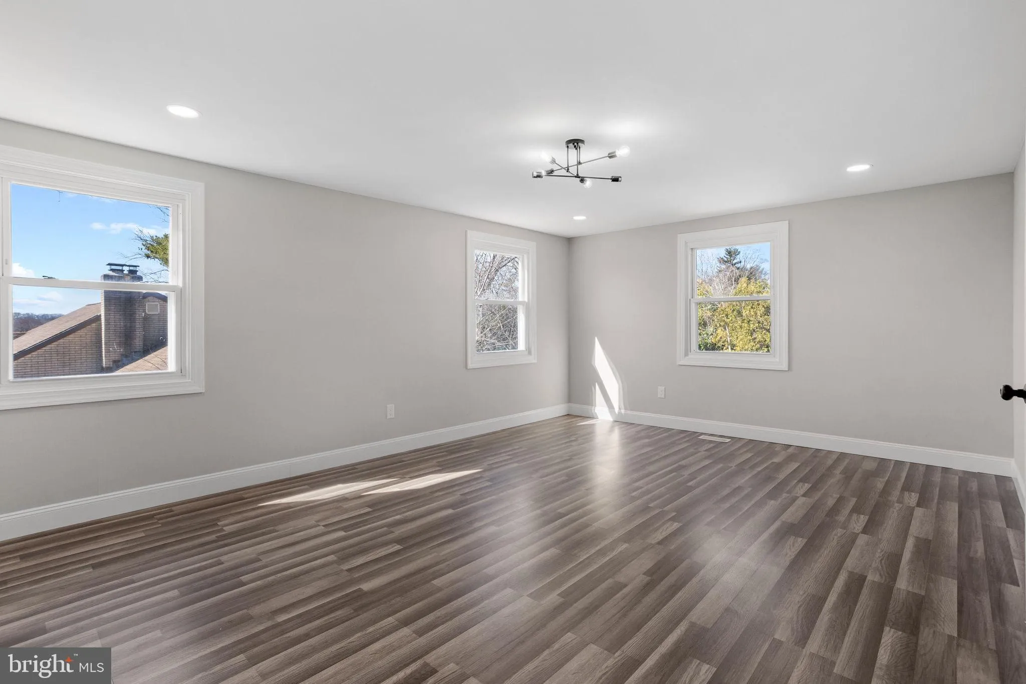 Willingboro, New Jersey 08046, United States, 4 Bedrooms Bedrooms, ,3 BathroomsBathrooms,Residential,Active,91505