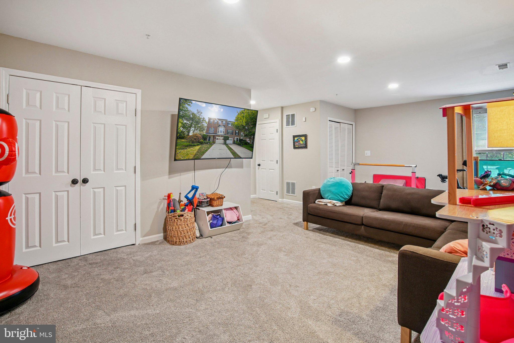 WATERFORD HEIGHTS - Residential Lease