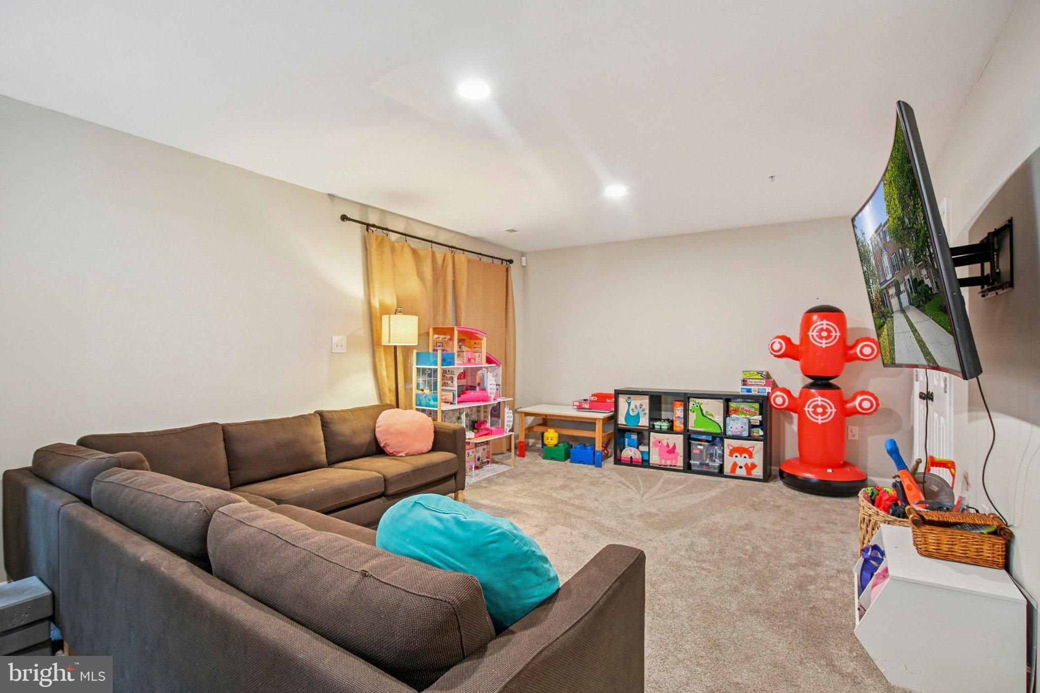 WATERFORD HEIGHTS - Residential Lease