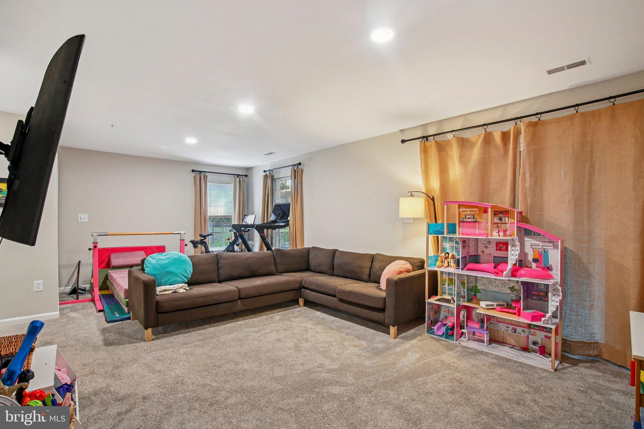 WATERFORD HEIGHTS - Residential Lease