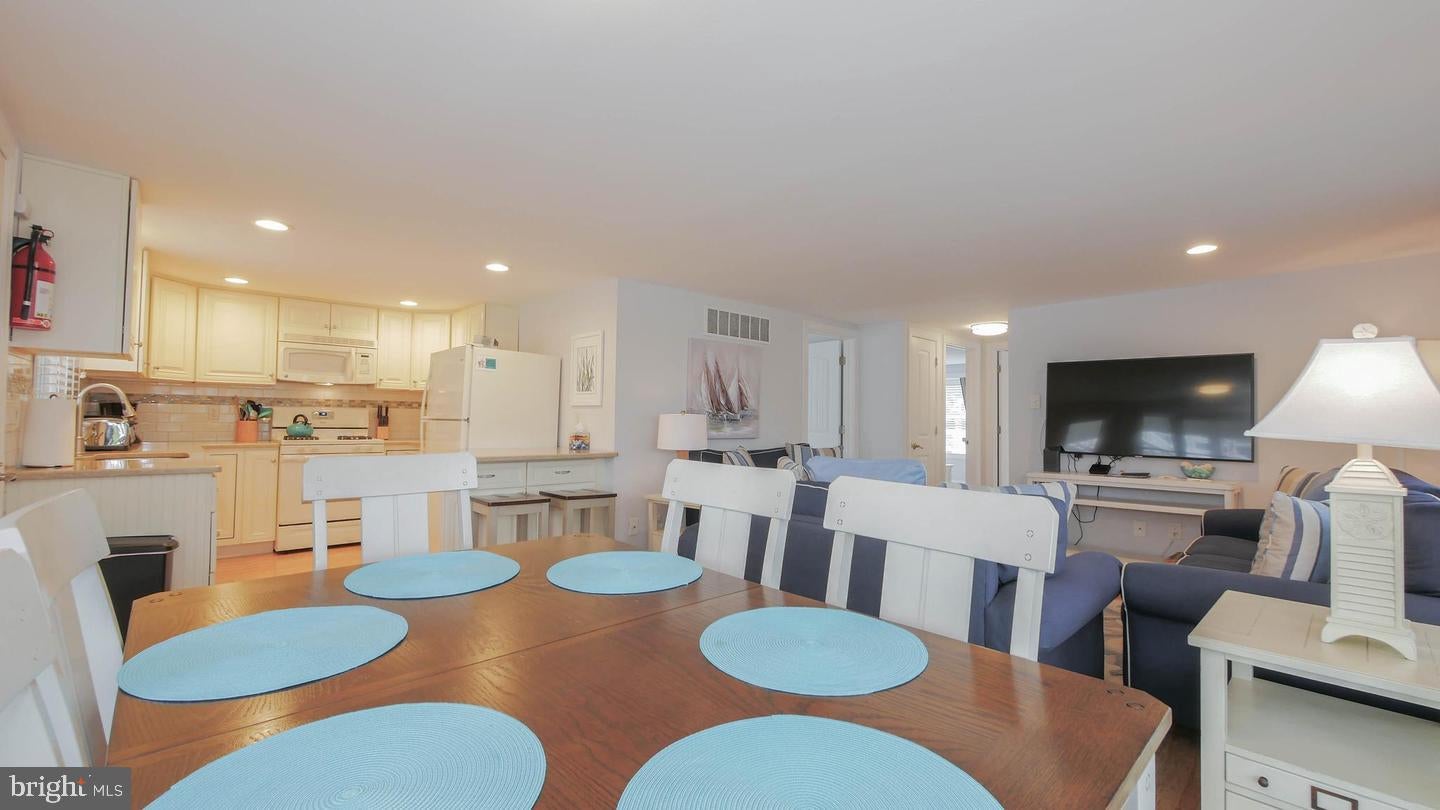 11 E MERCER AVENUE 10