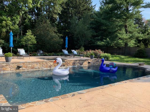 COLONIAL VIL - Residential