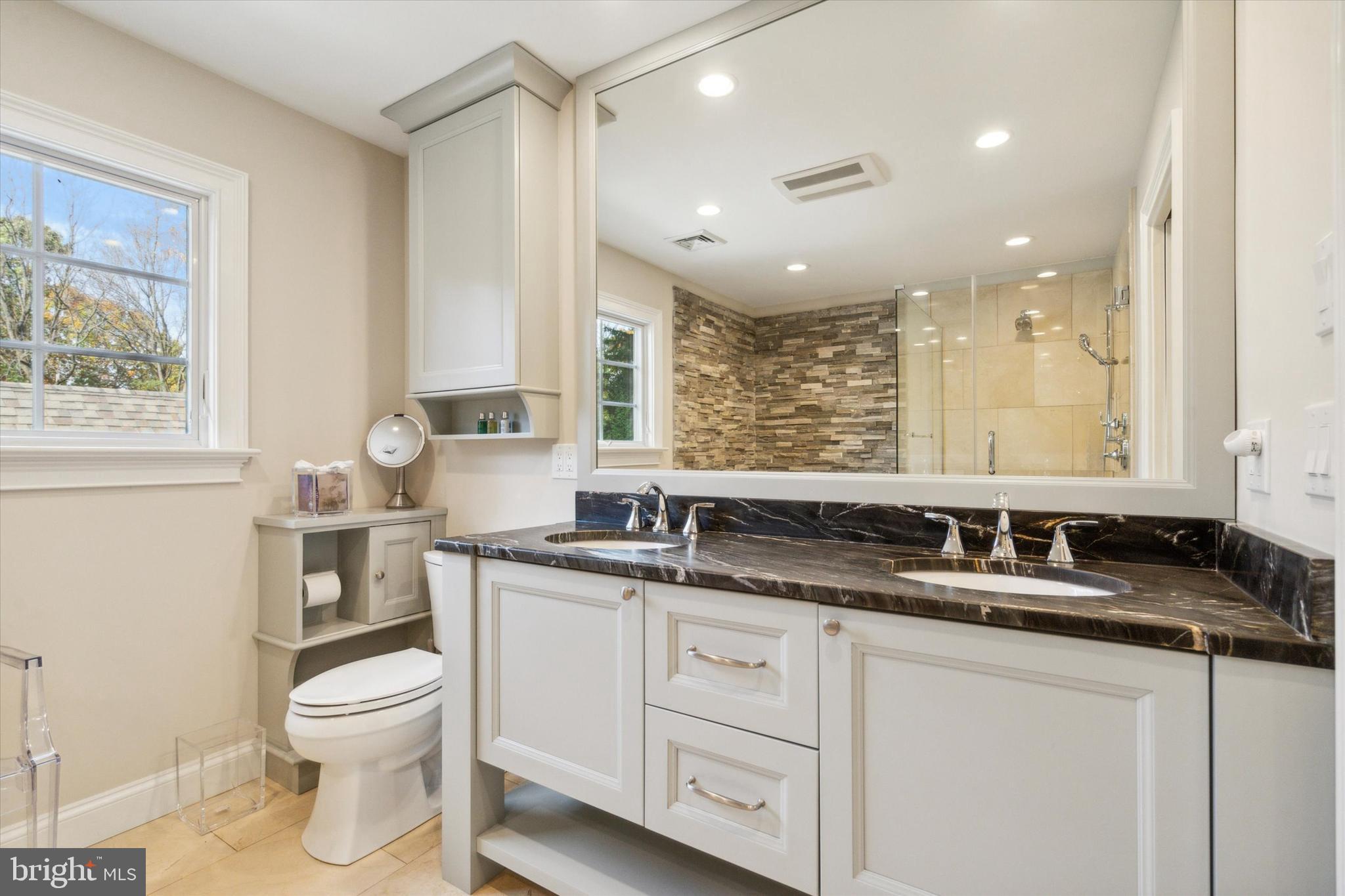 COLONIAL VIL - Residential