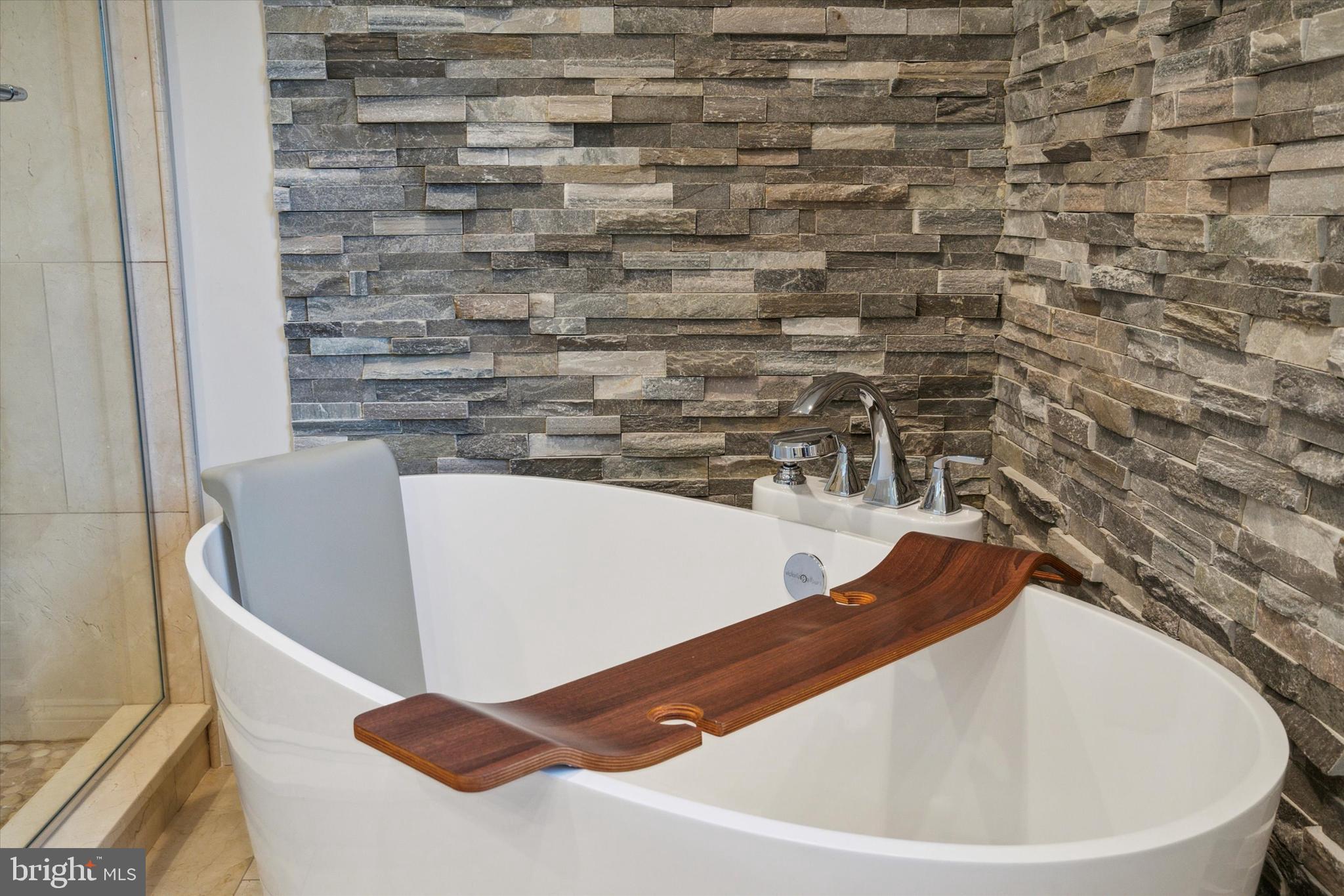 COLONIAL VIL - Residential