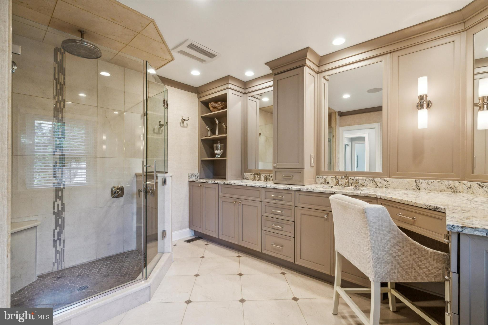 COLONIAL VIL - Residential