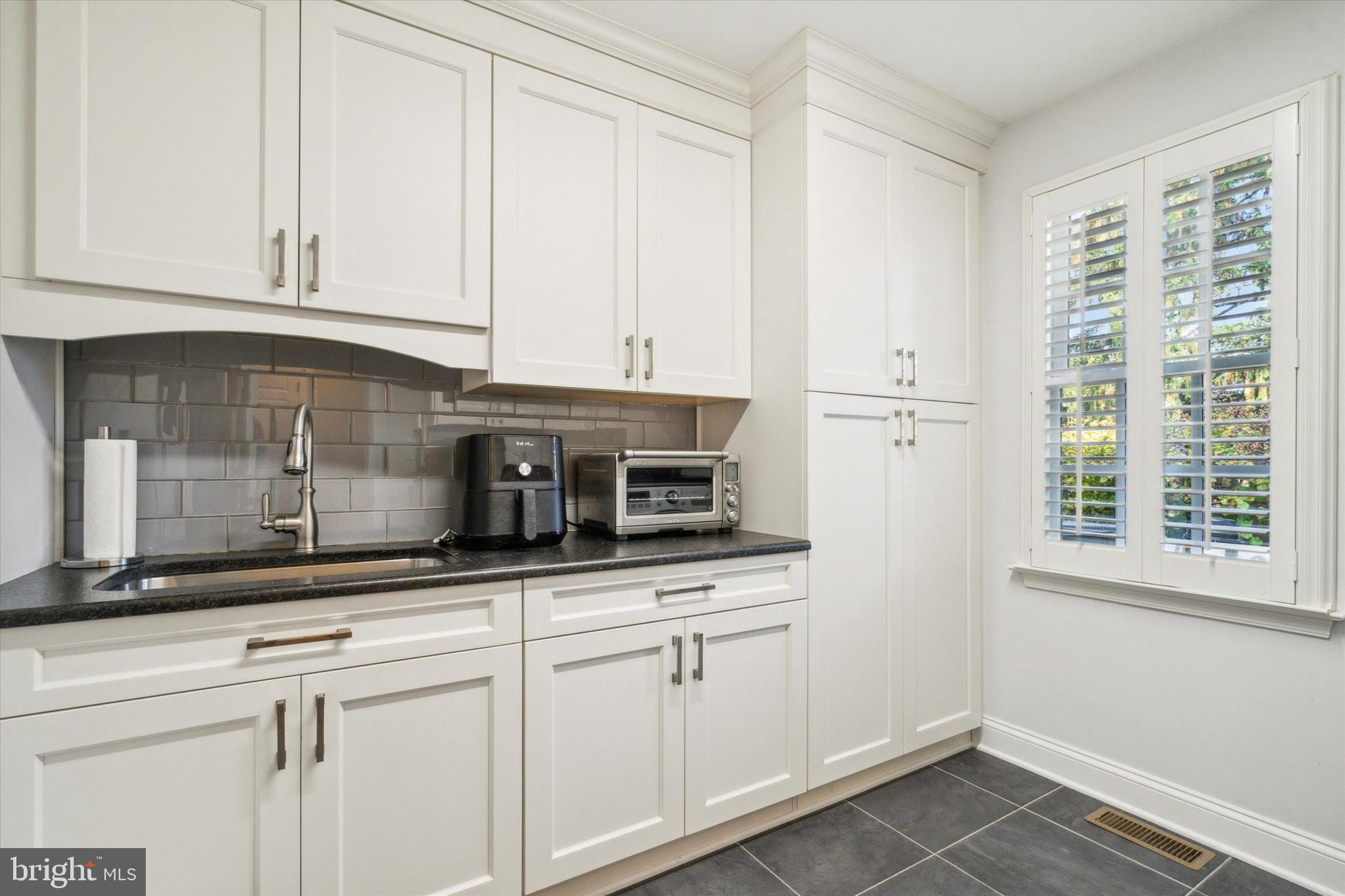 COLONIAL VIL - Residential