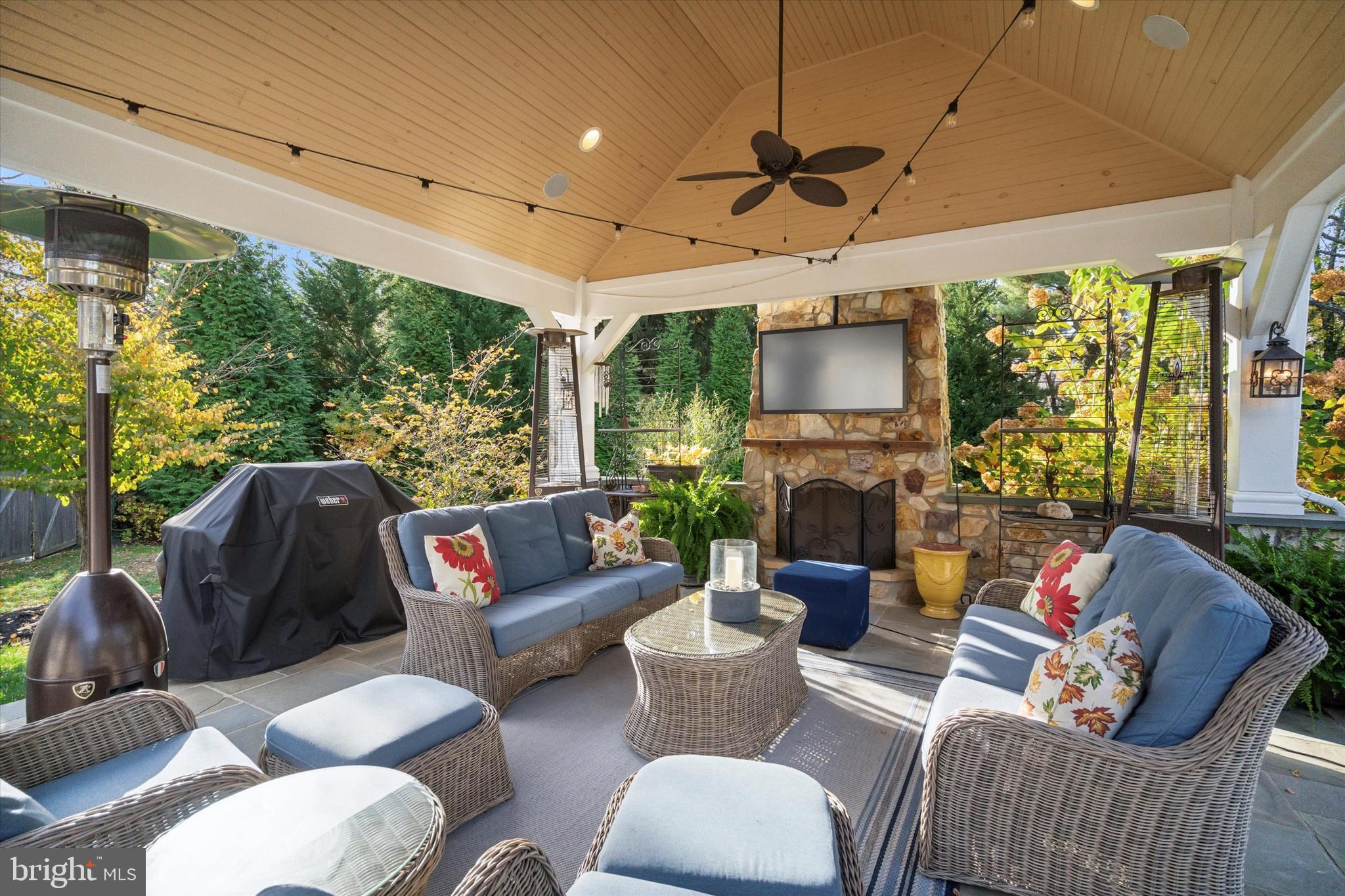 COLONIAL VIL - Residential