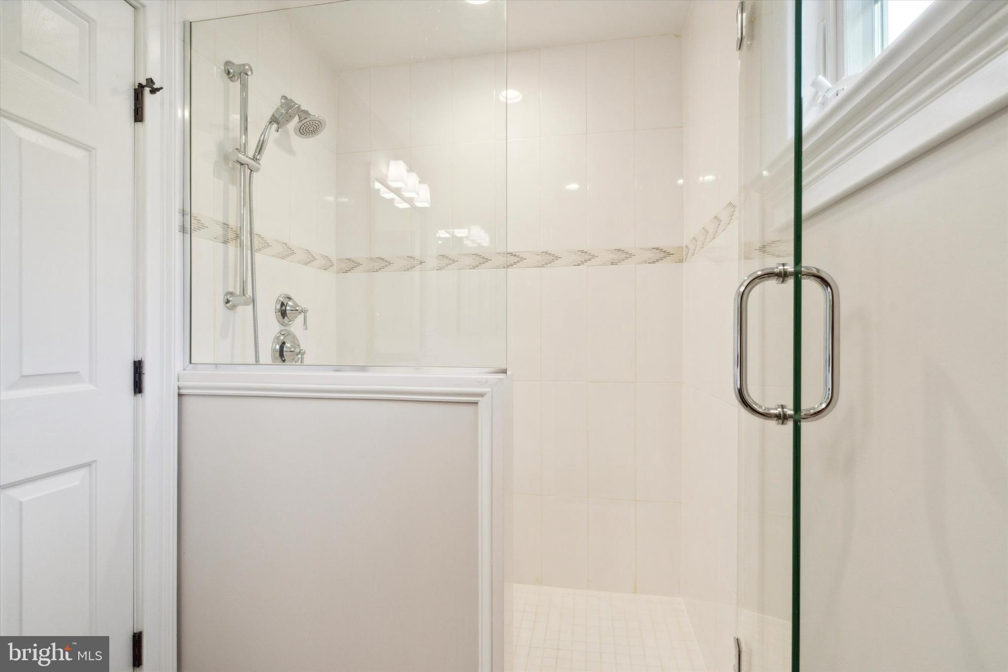 COLONIAL VIL - Residential