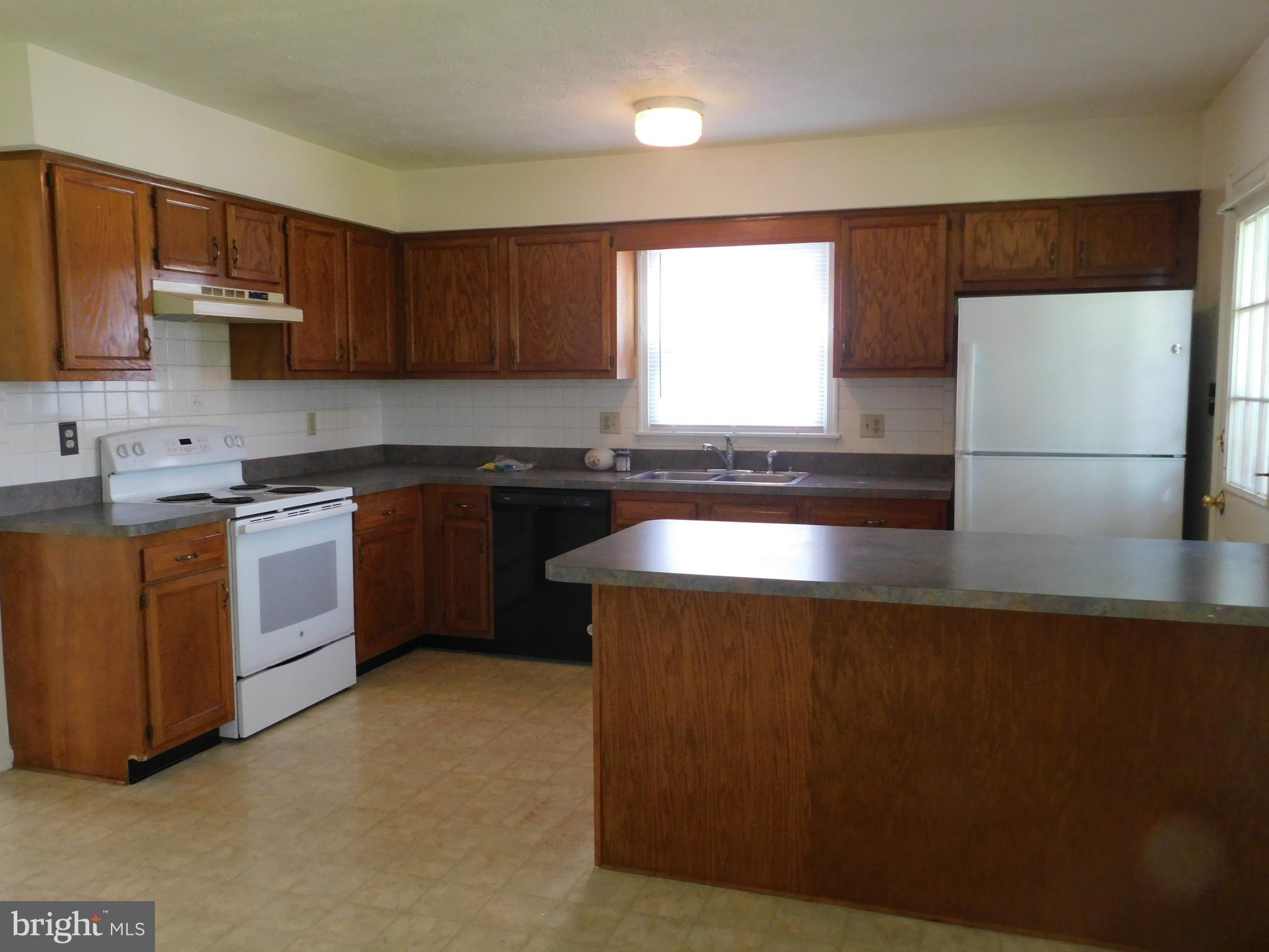 THE VILLAGE AT LAKESIDE - Residential Lease