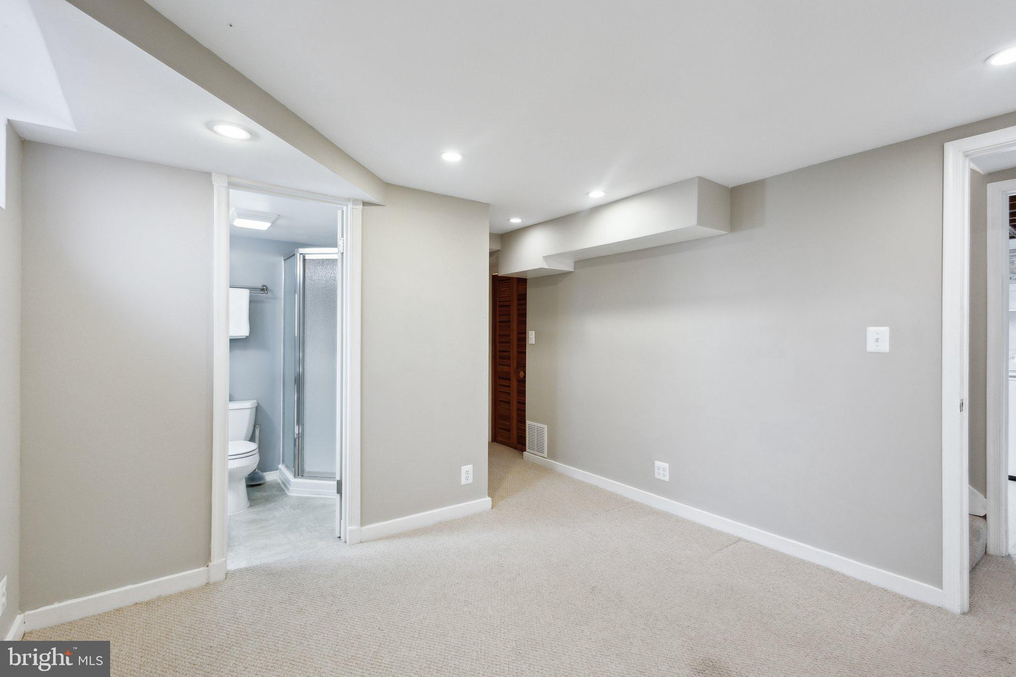 LONG BRANCH PARK - Residential Lease