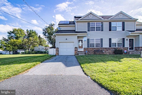 Townhouse For Sale - 211 E Hazeldell Avenue<br/> NEW CASTLE, DE 19720