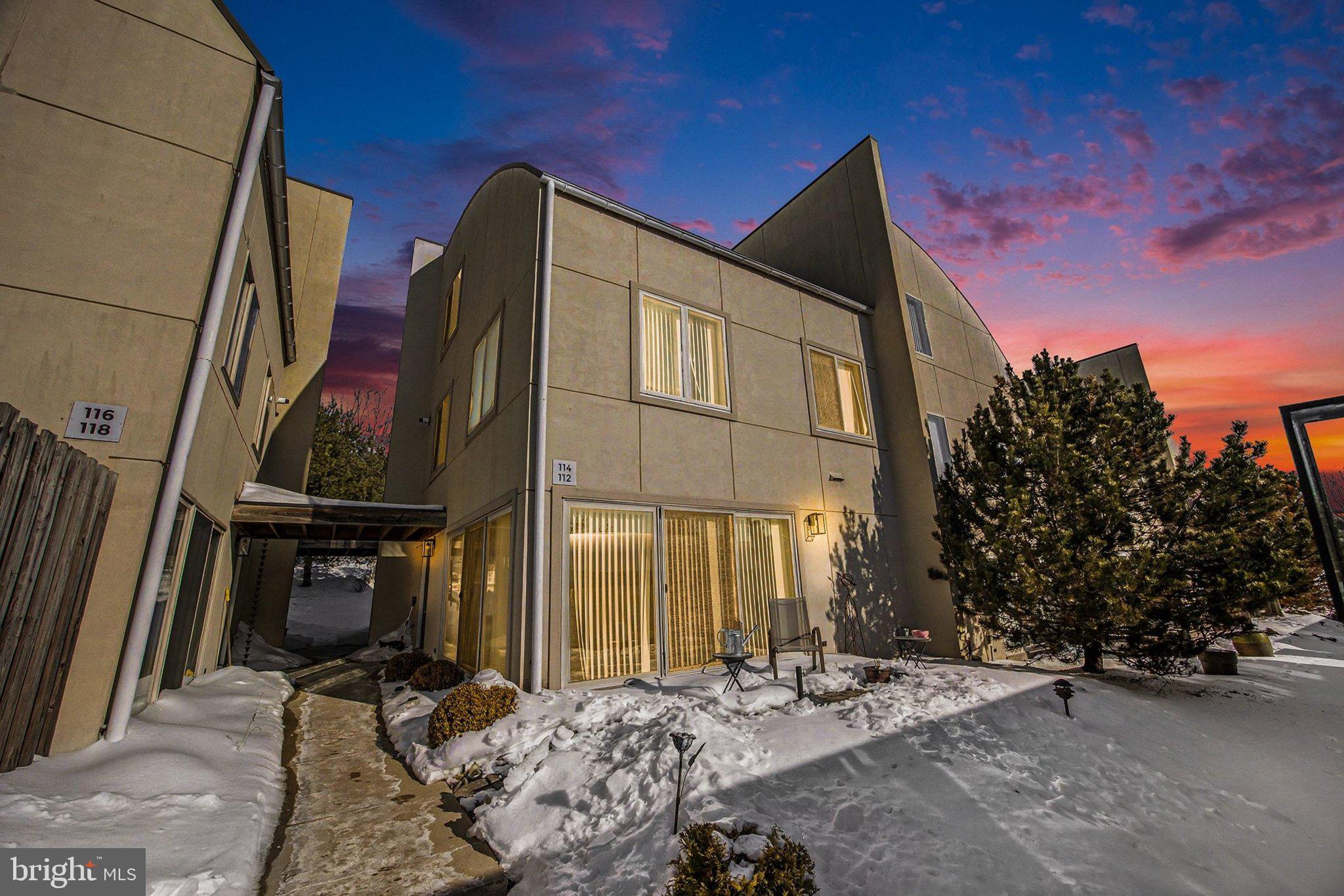 HOUSES AT OAKHURST - Residential