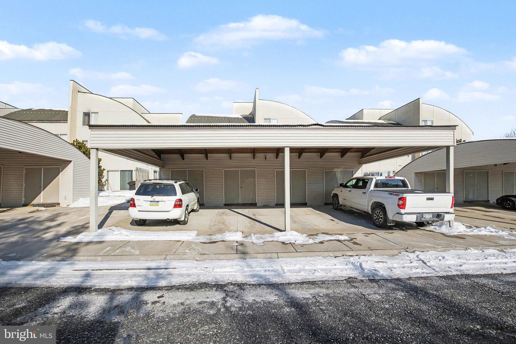 HOUSES AT OAKHURST - Residential