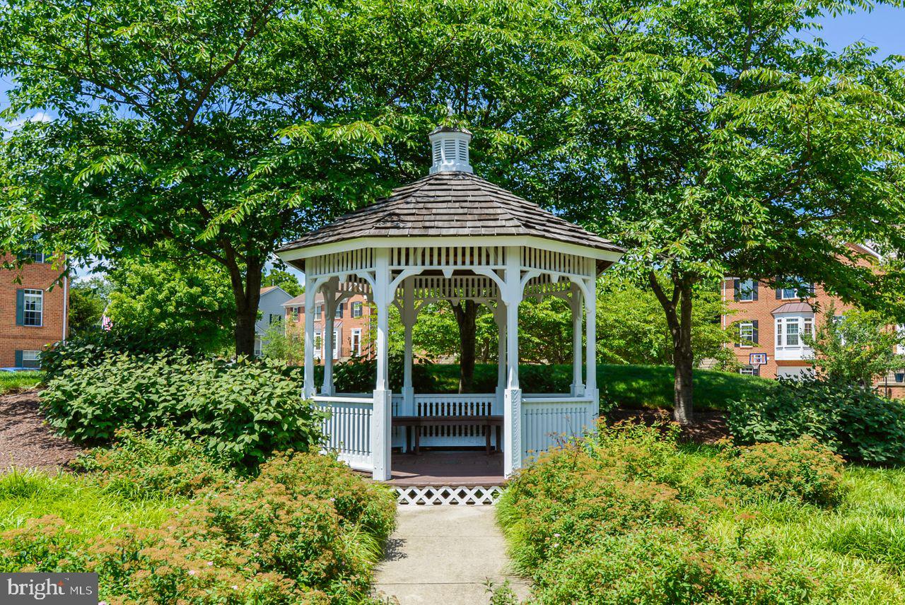 SOUTH RIVER COLONY - Residential