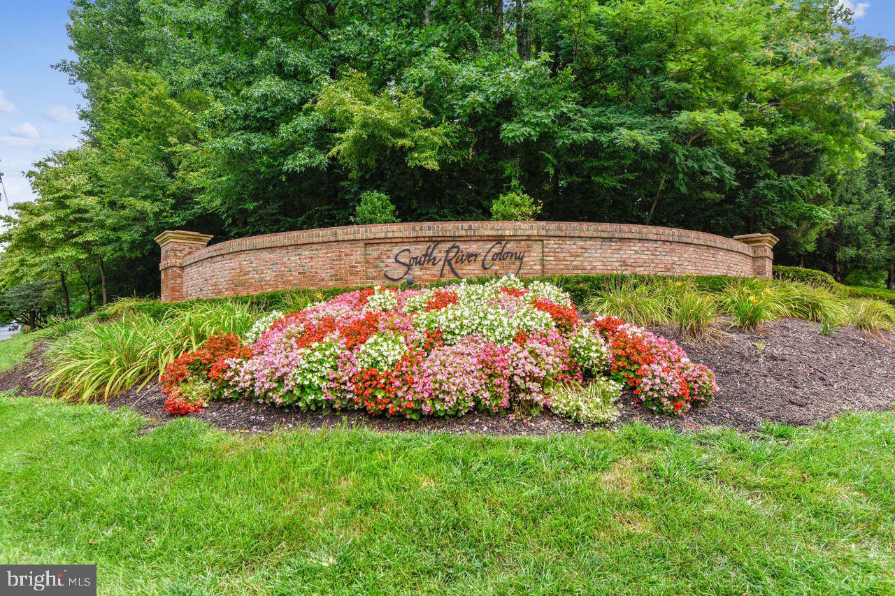 SOUTH RIVER COLONY - Residential