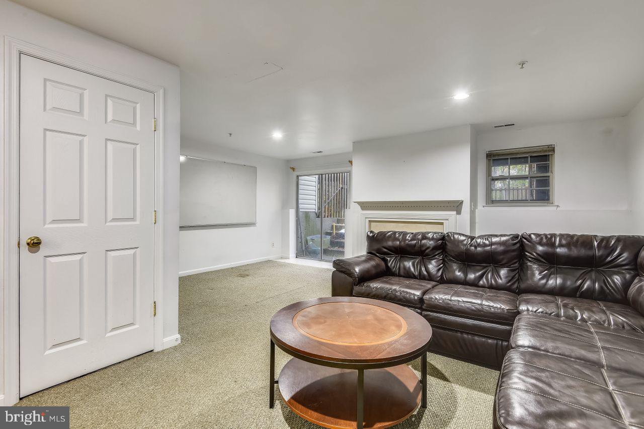 SOUTH RIVER COLONY - Residential