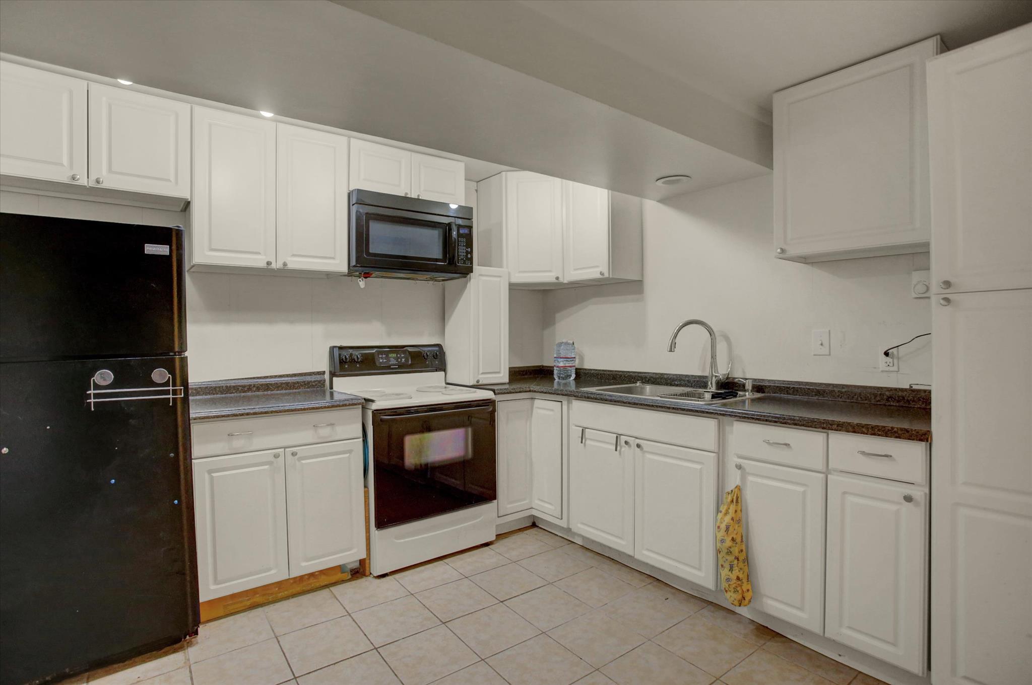 COUNTRY GARDEN ESTATES - Residential