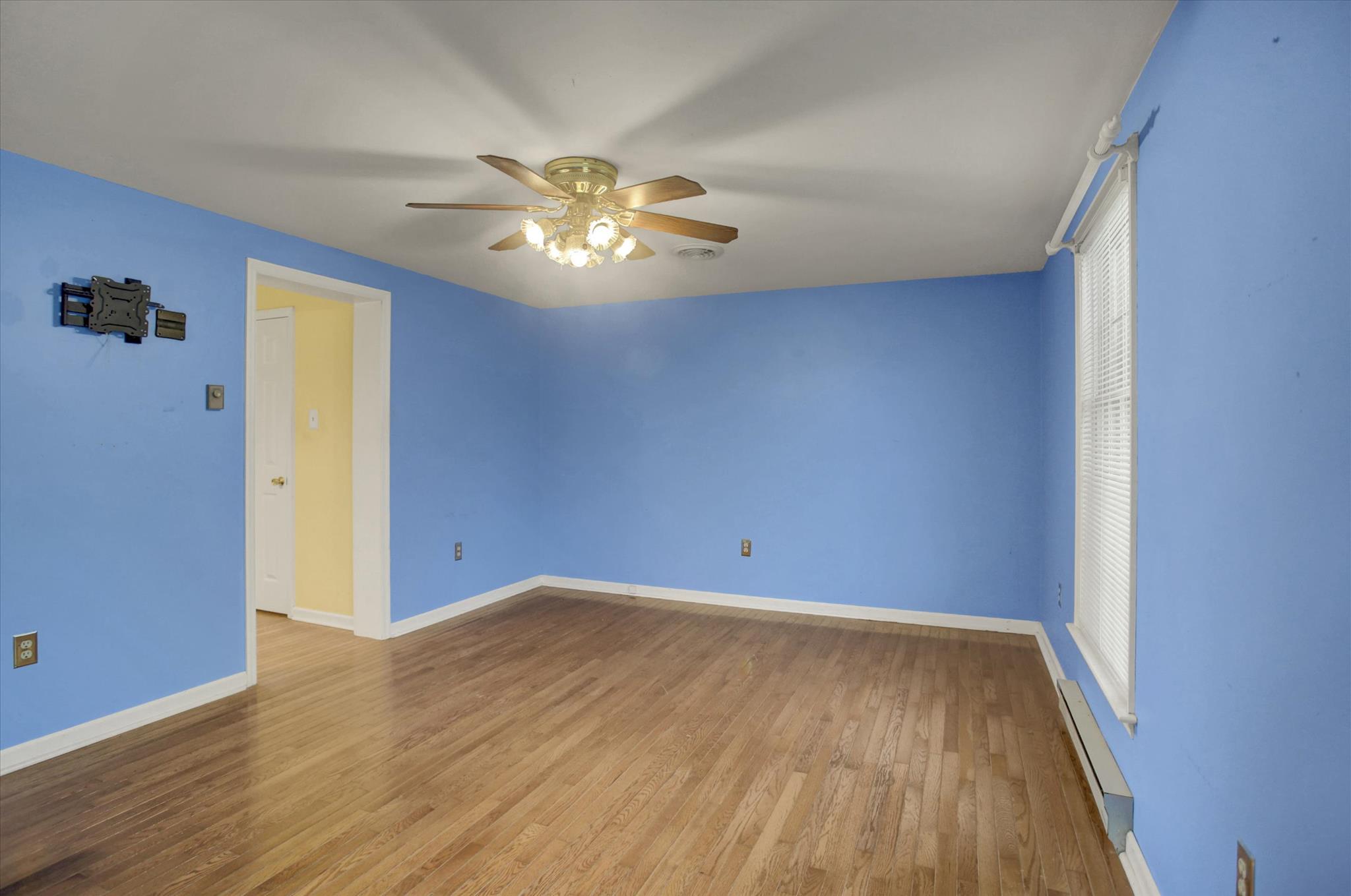 COUNTRY GARDEN ESTATES - Residential