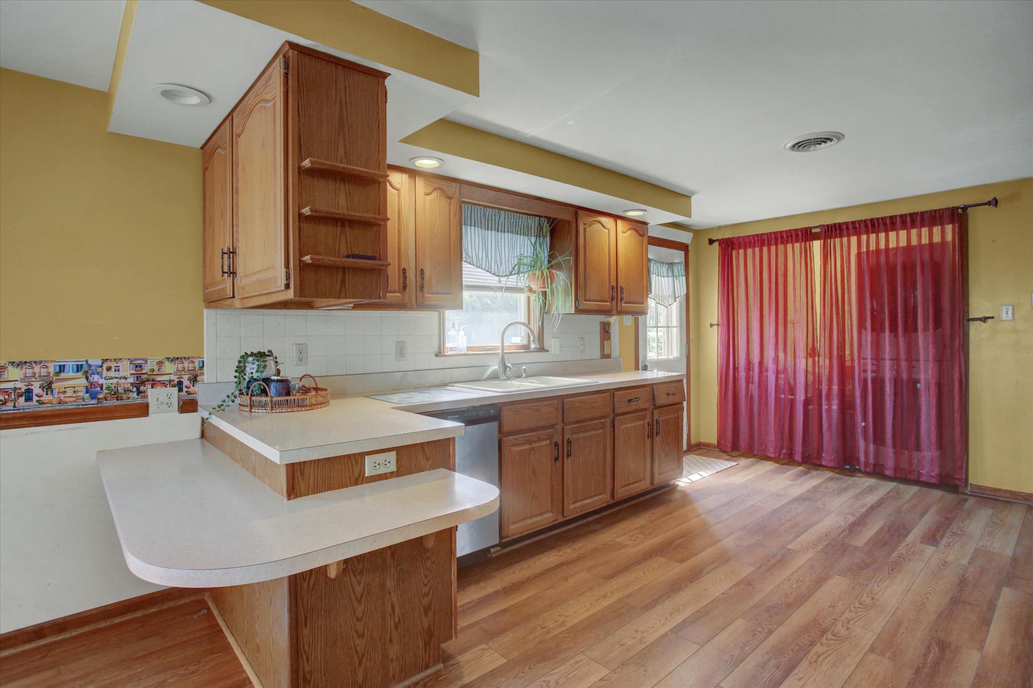 COUNTRY GARDEN ESTATES - Residential