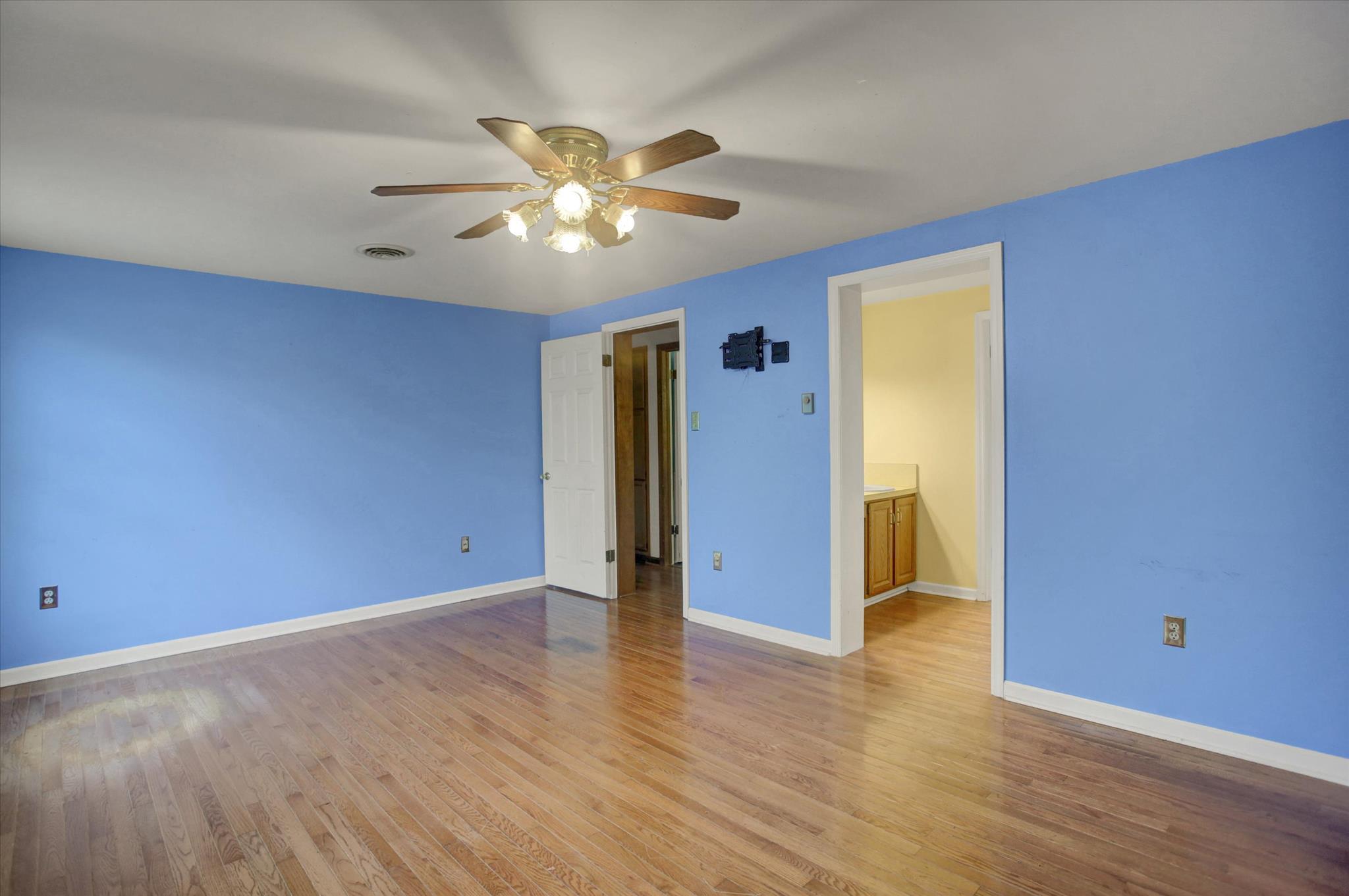 COUNTRY GARDEN ESTATES - Residential